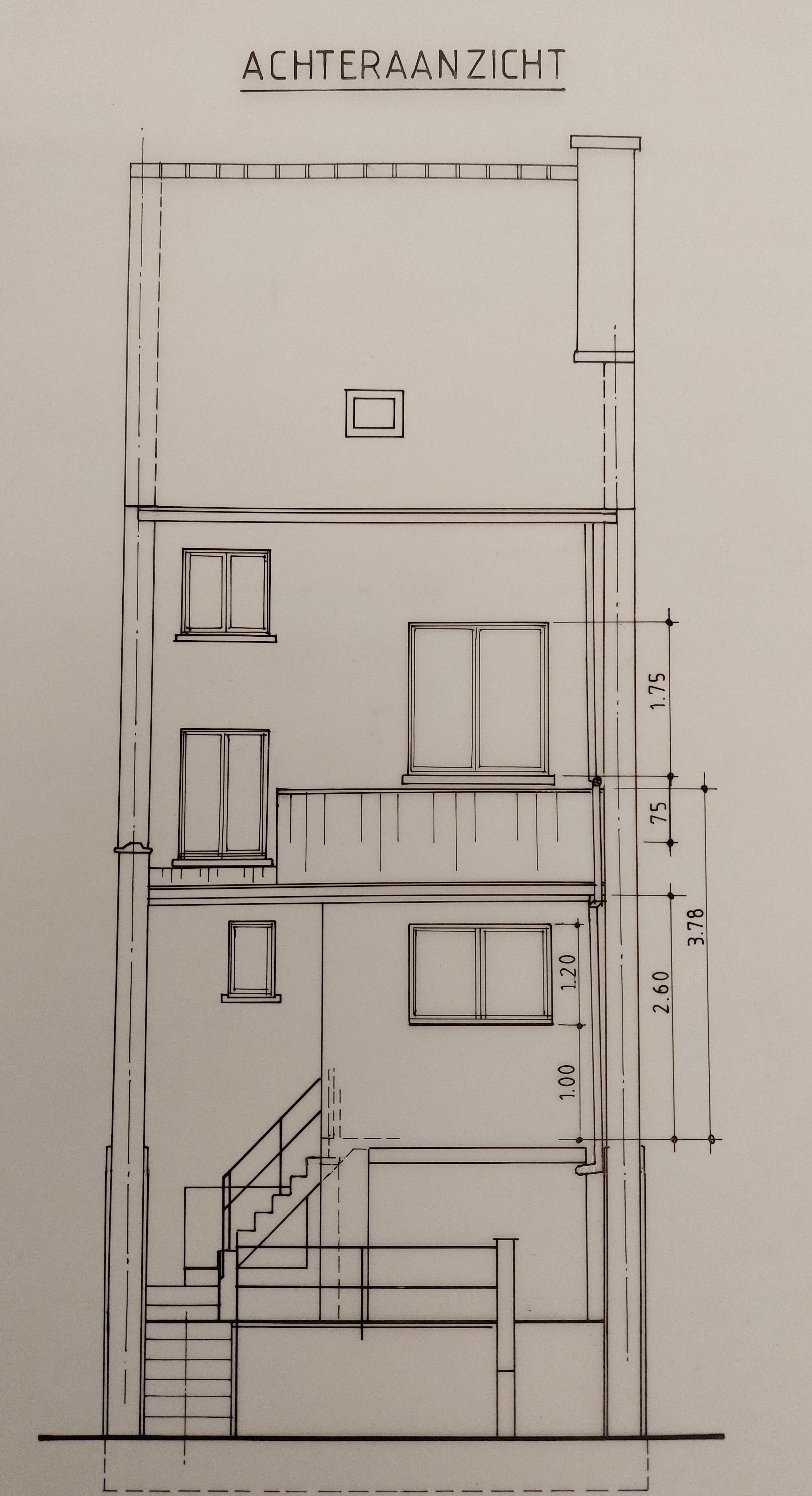 Goed gelegen woning // 2 slaapkamers + zolder om af te werken foto 26