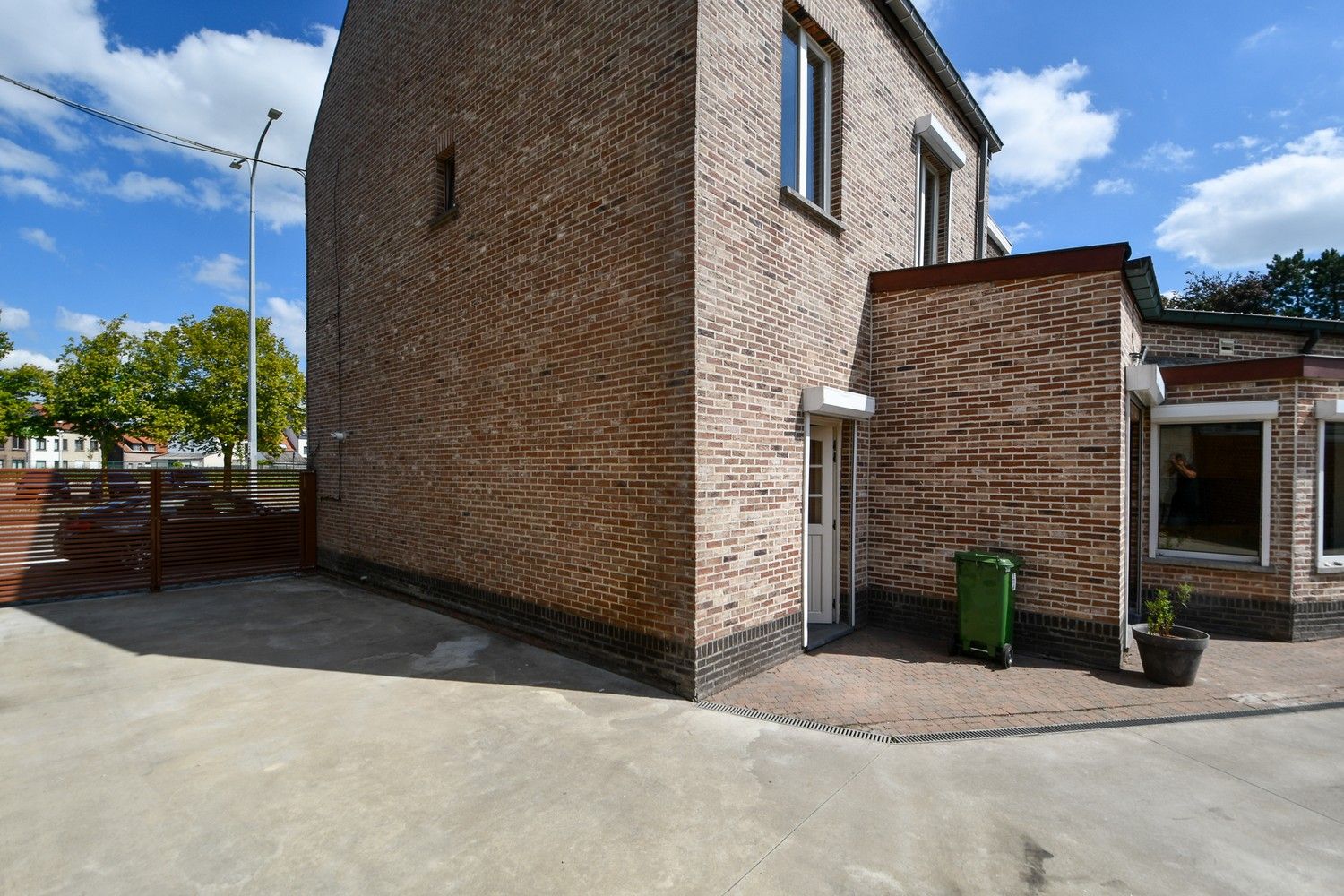 Ruime woning met 4 slaapkamers en grote tuin foto 13