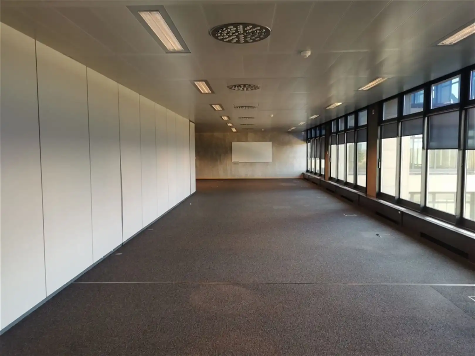 Kantoorcomplex aan de stadsrand van Leuven foto 18