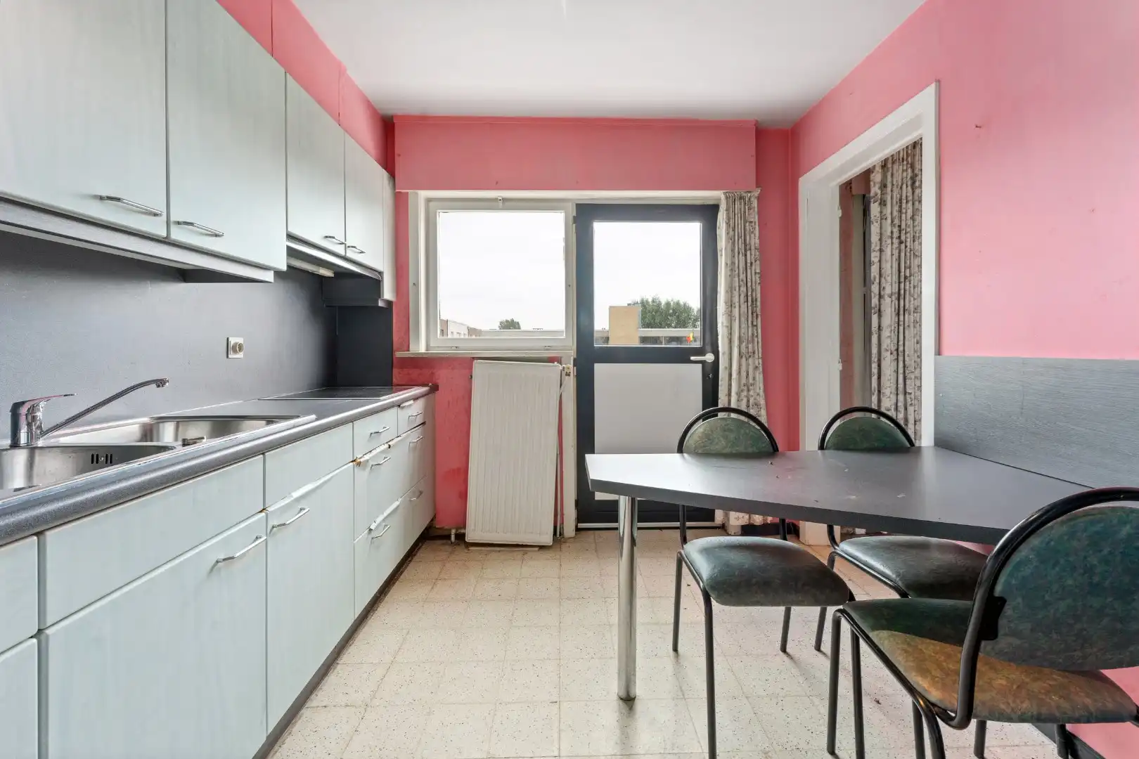 Te renoveren woning nabij zee en strand foto 12