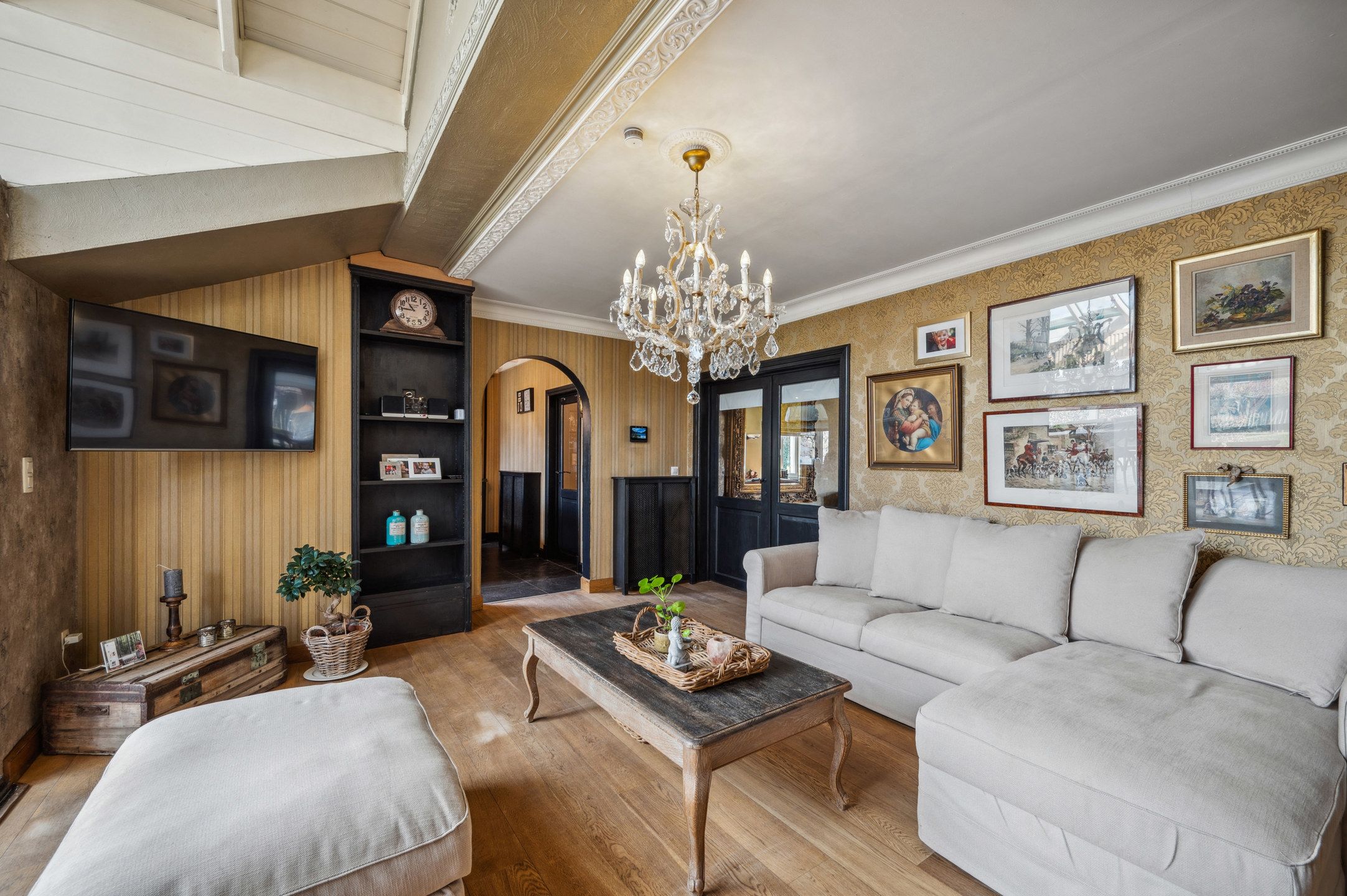 Villa gelegen in een rustige wijk foto 6