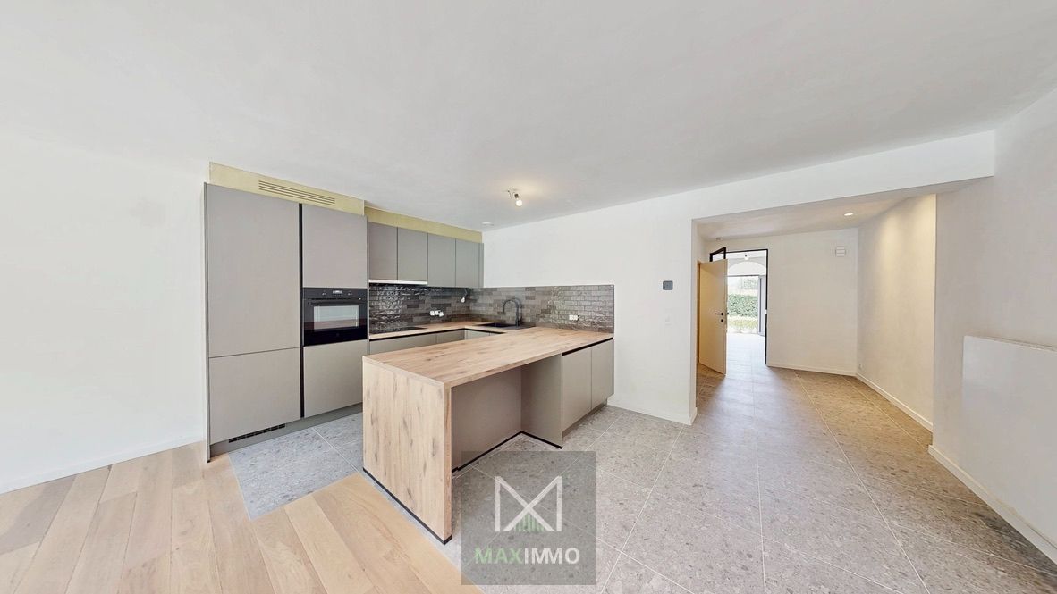 🏡 Volledig gerenoveerde gezinswoning met 4 slaapkamers & zonnige tuin foto 4