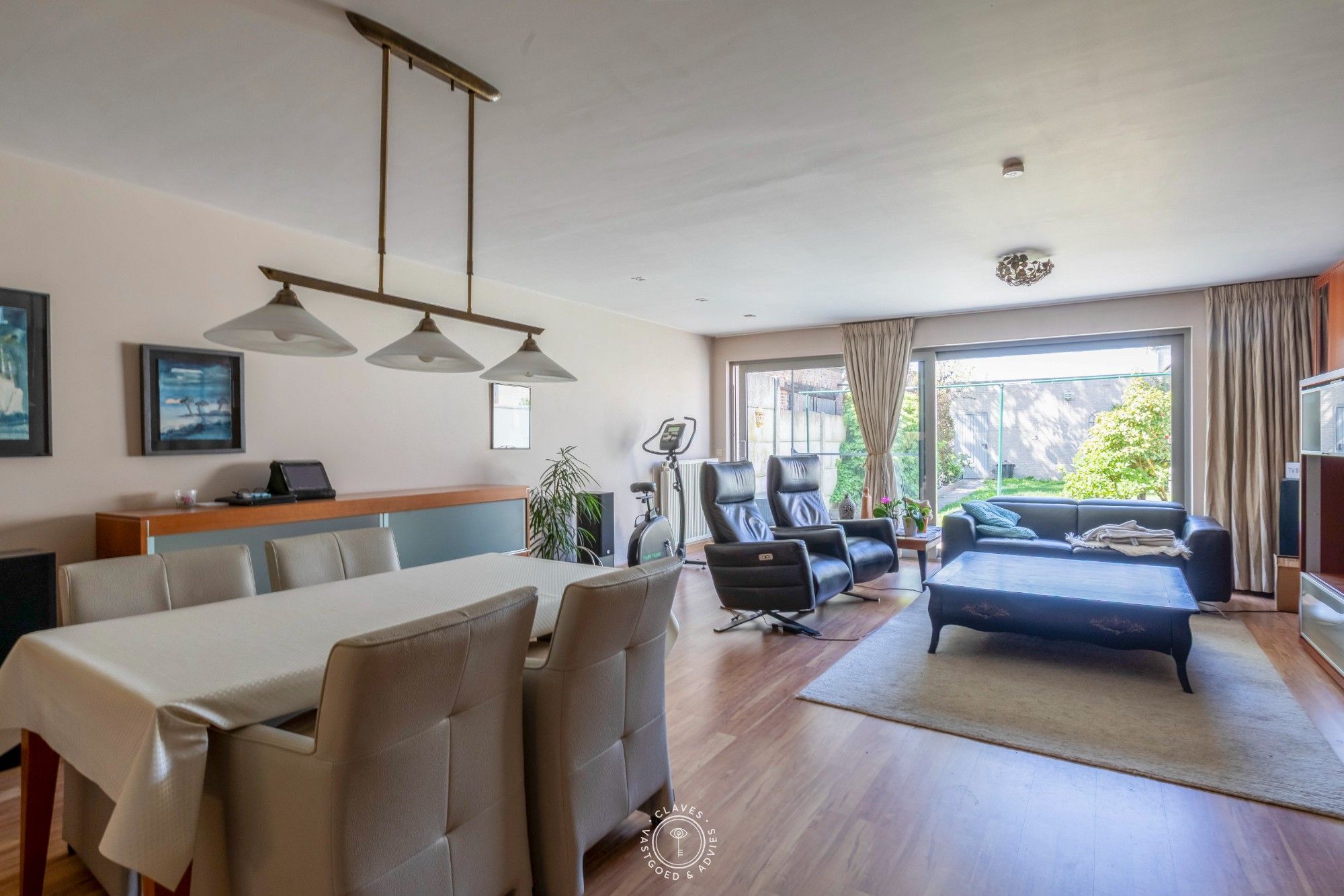 Lichtrijk gelijkvloers appartement met 3 slaapkamers, tuin en garage foto 3
