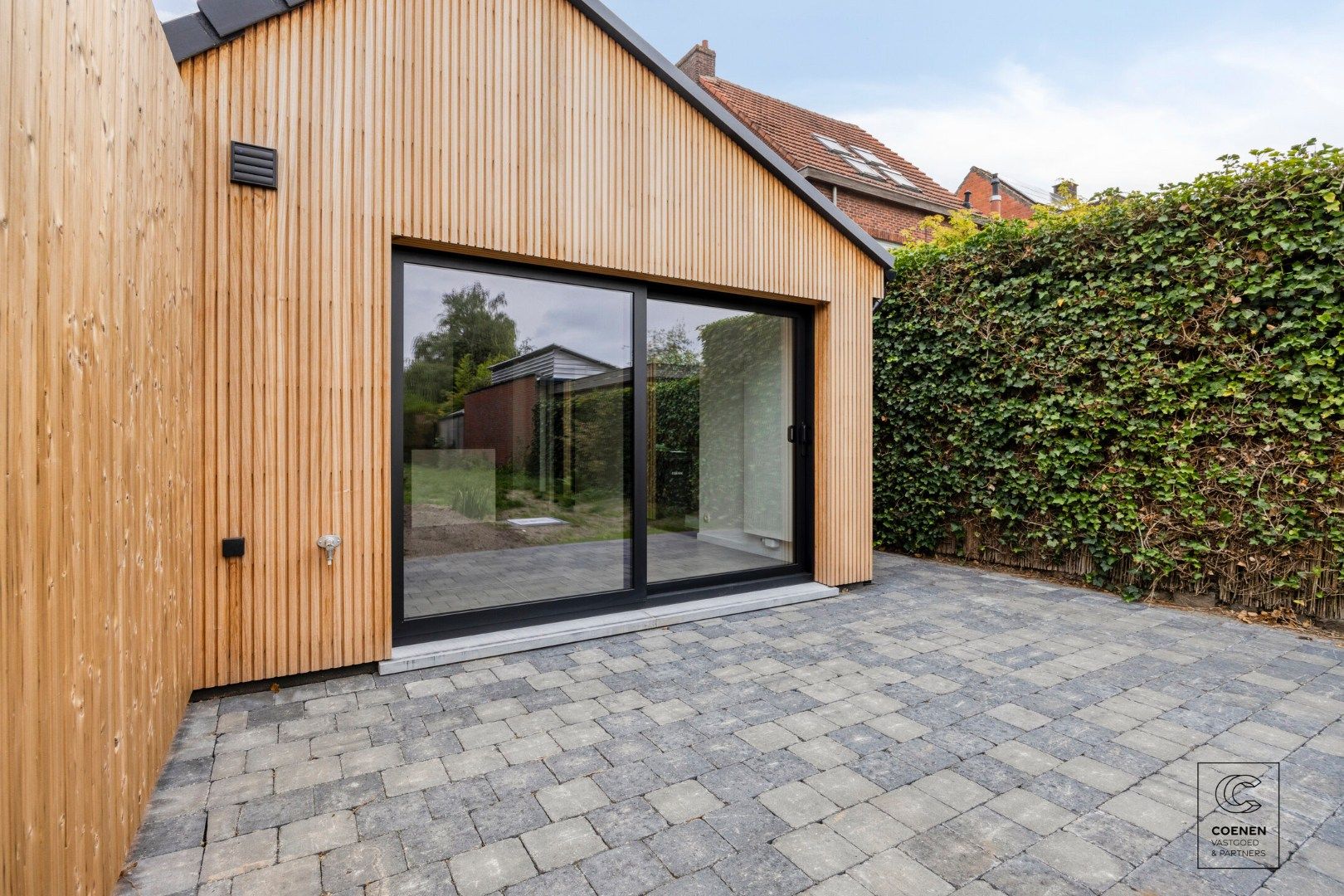 Prachtig, volledig gerenoveerde HOB met twee slaapkamers op een centrale ligging te Brasschaat!  foto 19