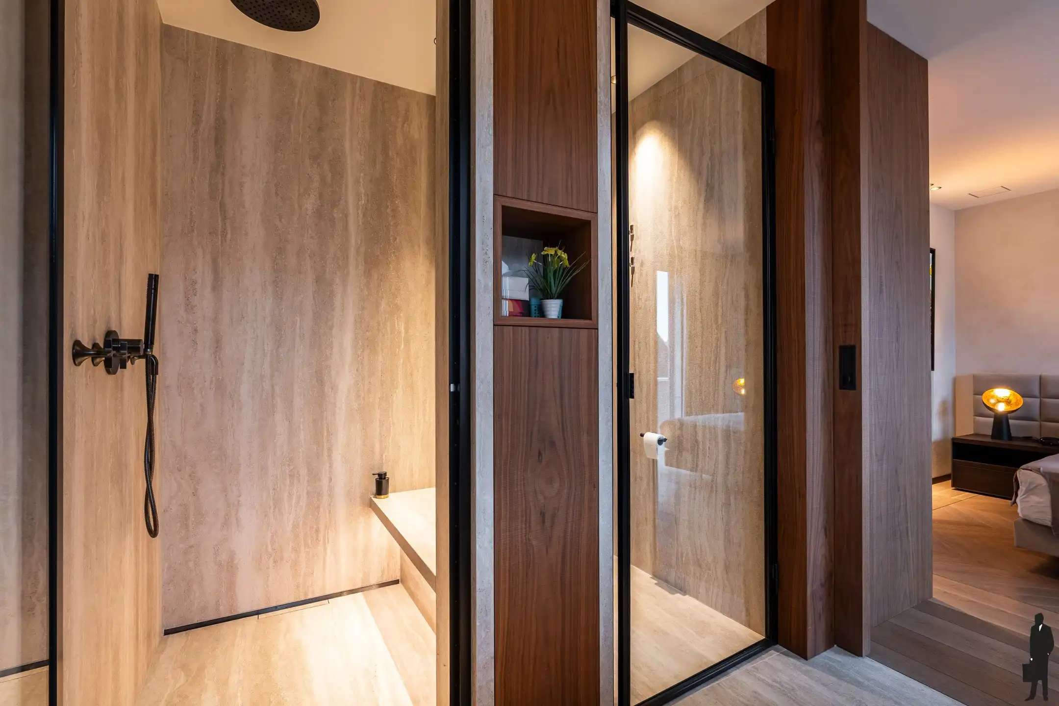 Exclusief villa-appartement van ca. 310 m² foto 24