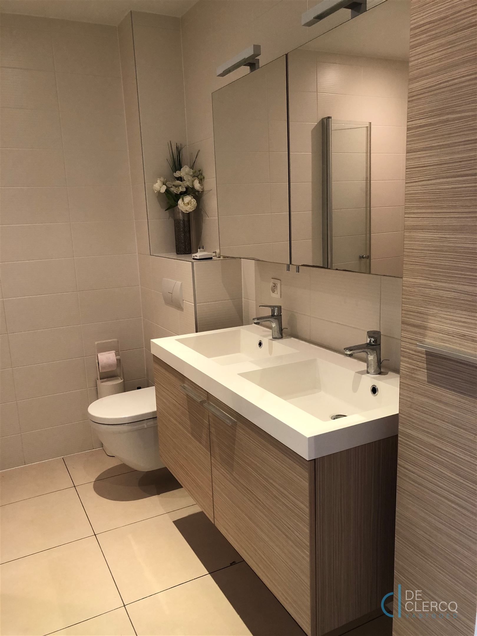 Zeer ruim appartement met garage TE HUUR in het centrum van Lochristi! foto 21