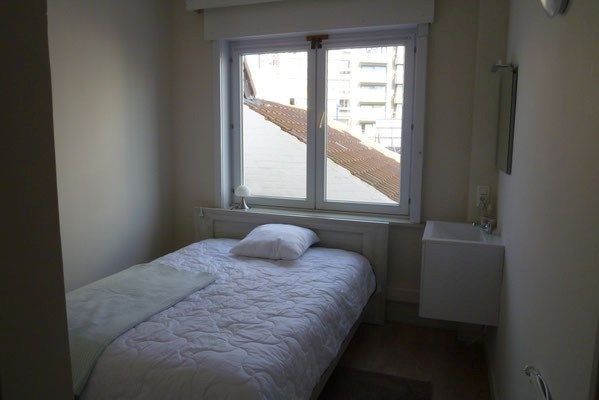 Gerenoveerd gelijkvloers appartement met 2 slaapkamers. foto 7