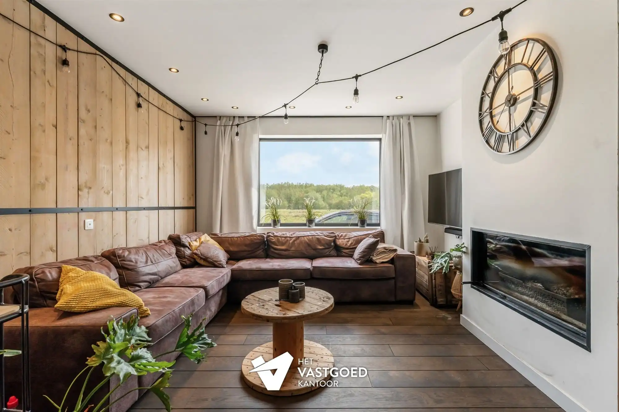 STIJLVOLLE GERENOVEERDE WONING GELEGEN OP EEN MOOI UITGESTREKT PERCEEL VAN 11A 64CA TE BEVERLO foto 12