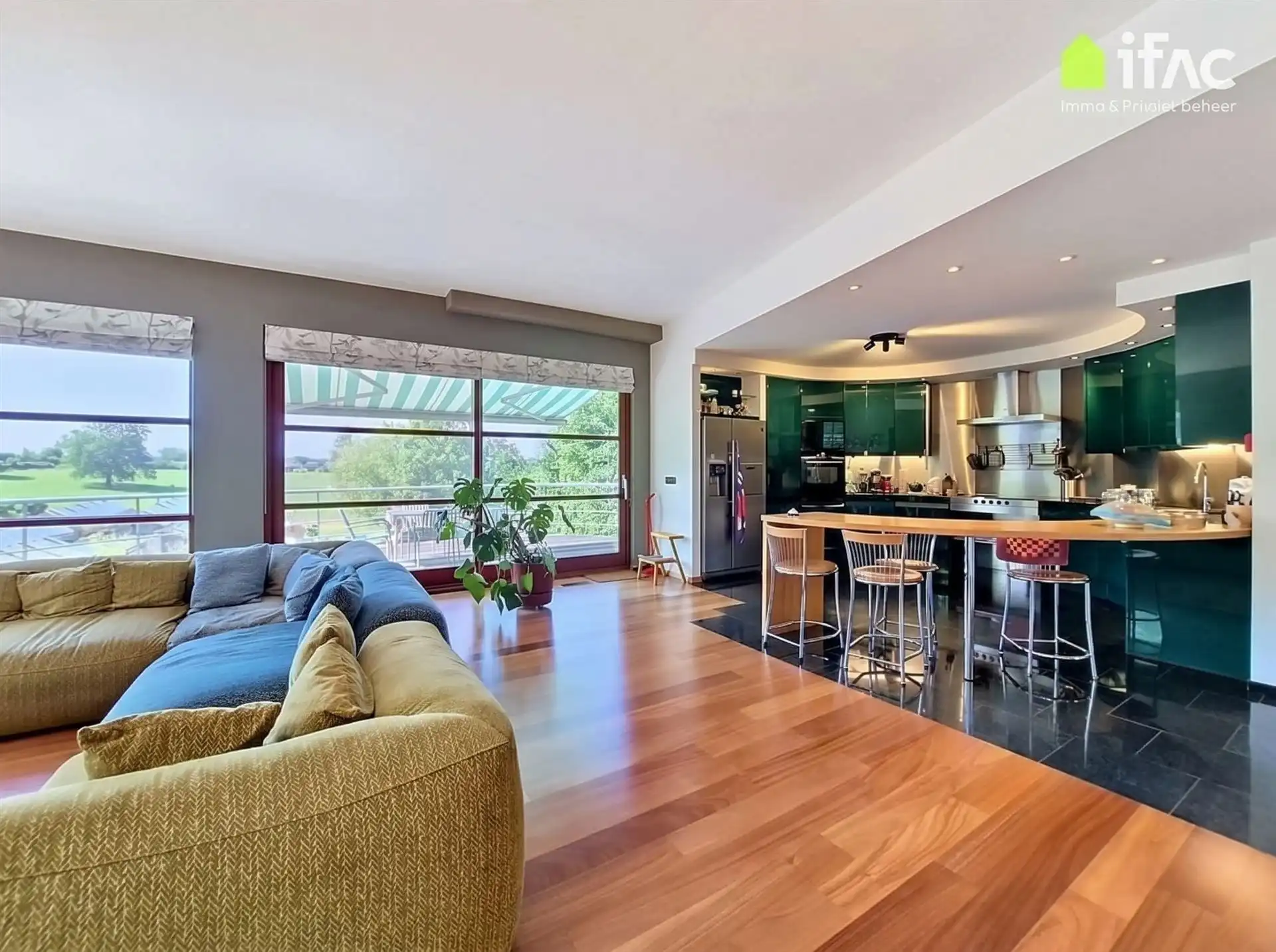 Unieke moderne split-levelvilla met zwembad op 17a83ca foto 10