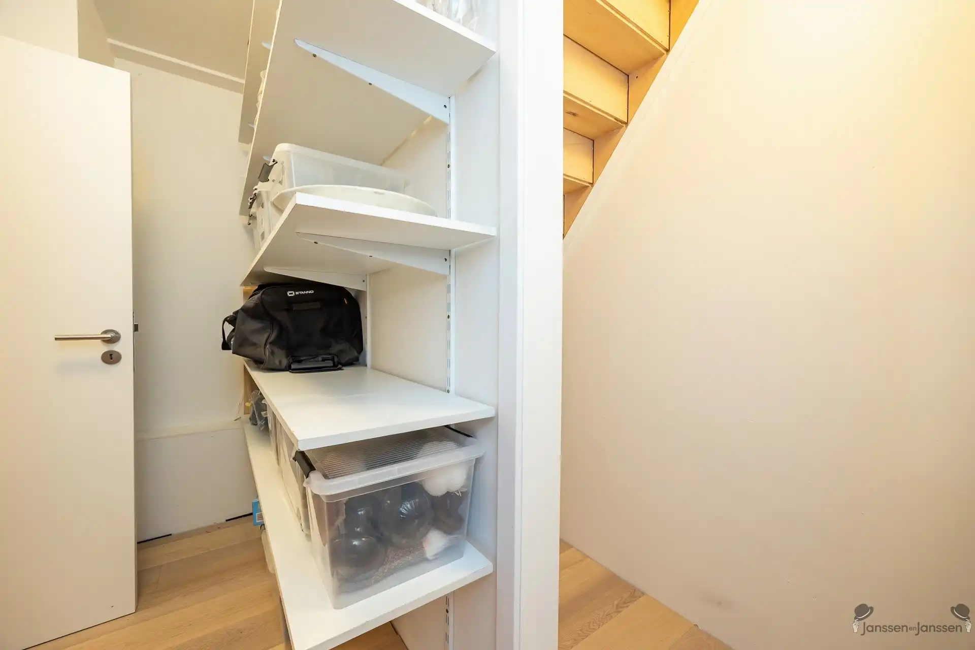 Ruime HOB met 5 slaapkamers en tuin foto 18