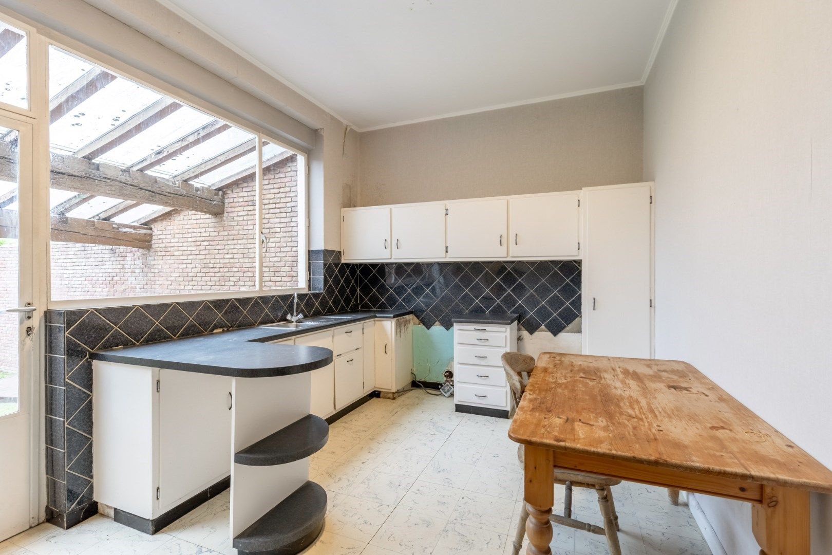 Ruime woning met 4 slaapkamers en grote garage +/- 135 m² foto 8