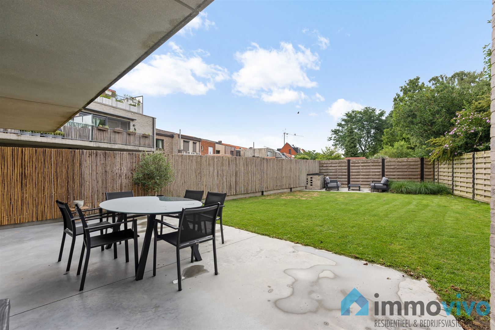 Prachtig gelijkvloers appartement met ruime tuin foto 2
