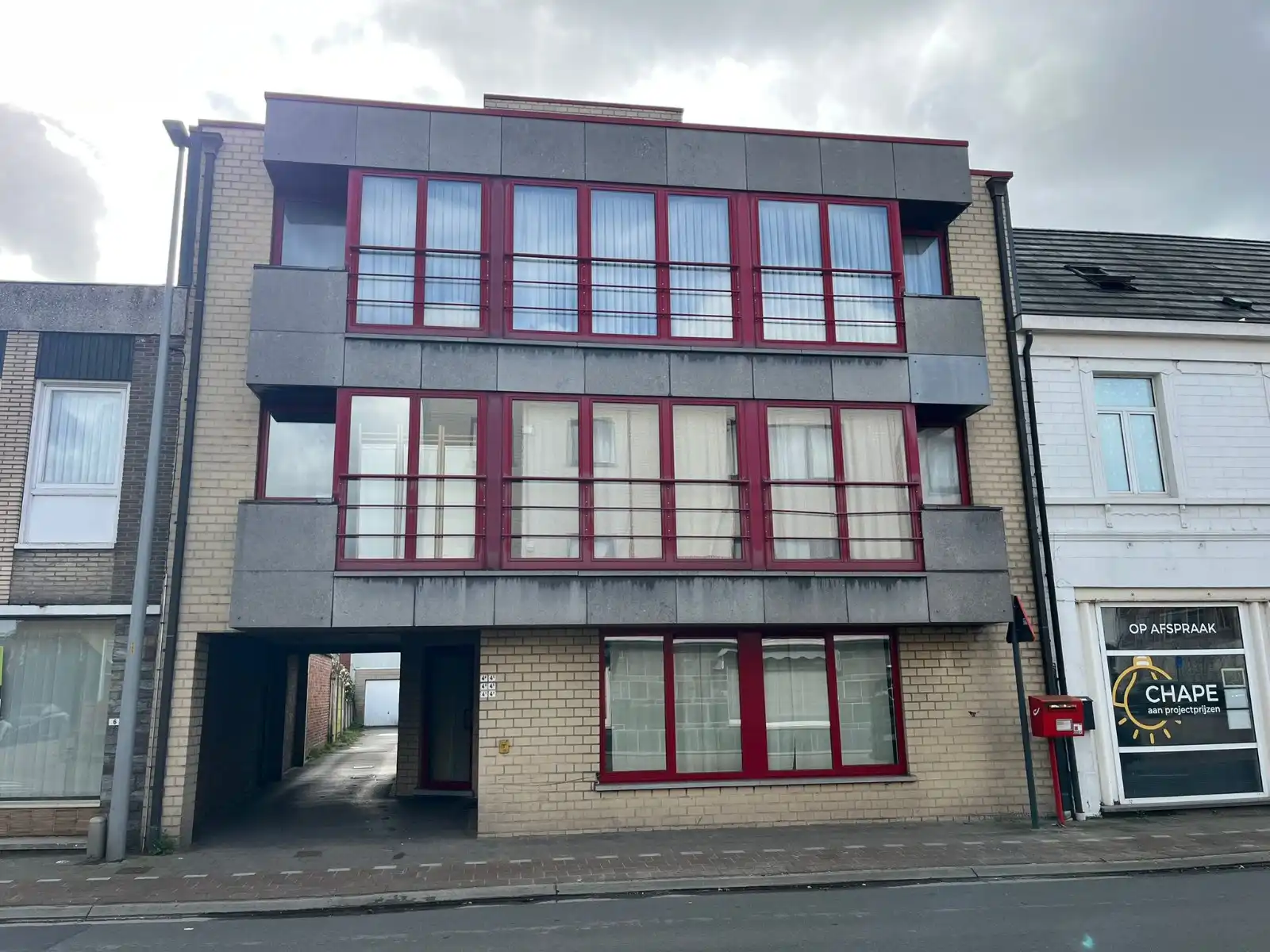 Opbrengsteigendom in Zulte met 6 appartementen, garages en staanplaats – volledig verhuurd foto 2