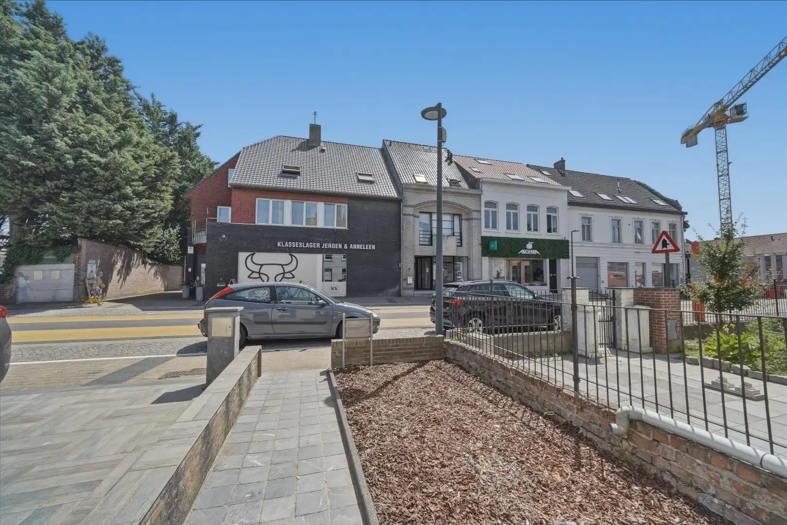 Charmante starterswoning met voor- én achtertuin in het centrum van Oudenburg foto 2
