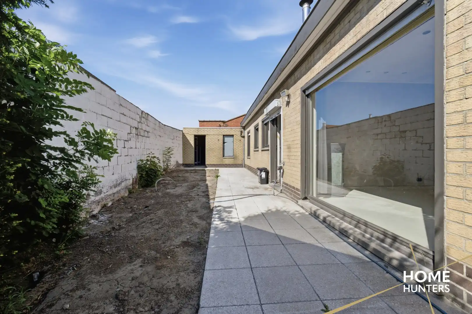 Te renoveren woning met ruime garage en tuin op centrale ligging te Zwevegem foto 6