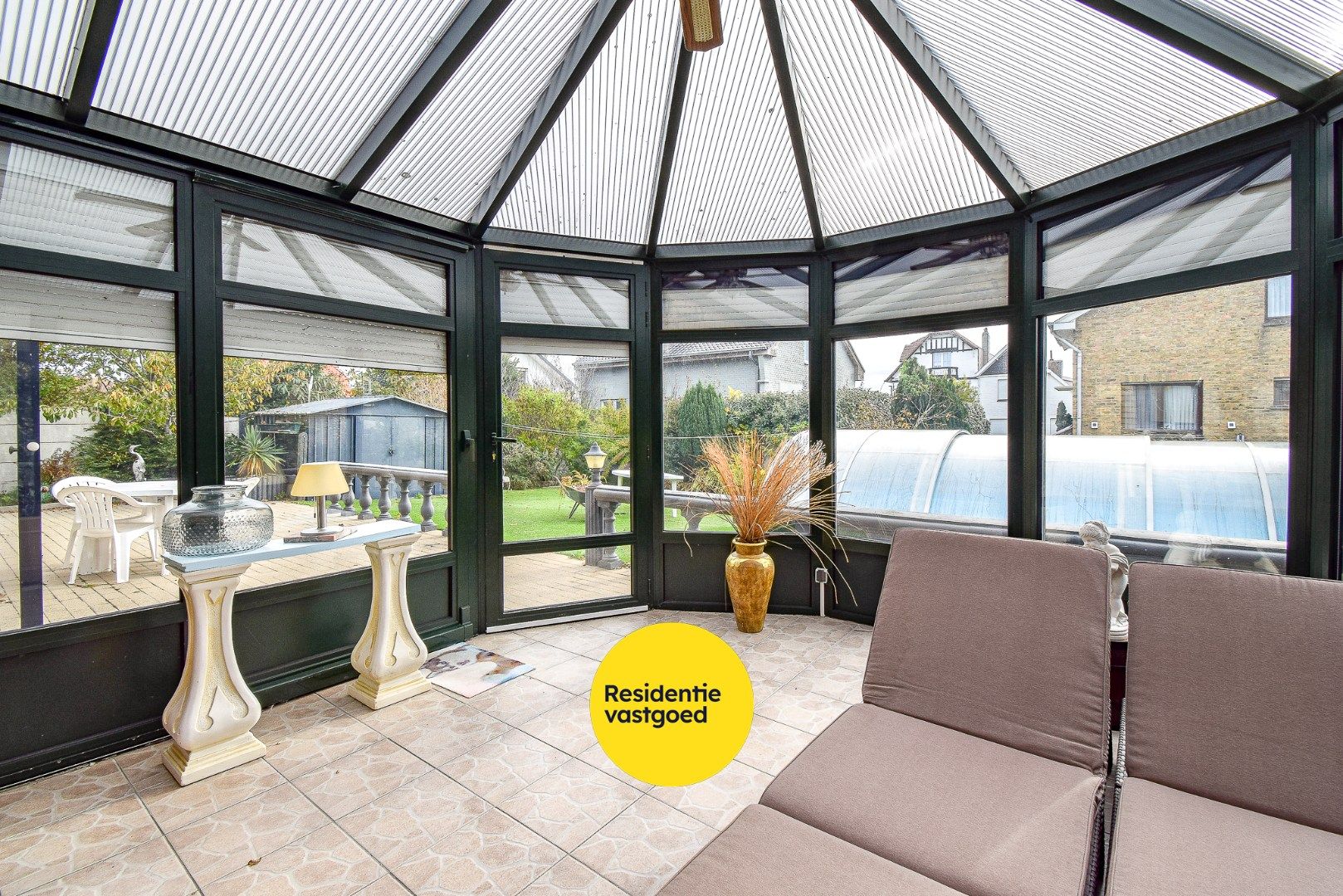 Ruim te renoveren villa op rustige ligging foto 9