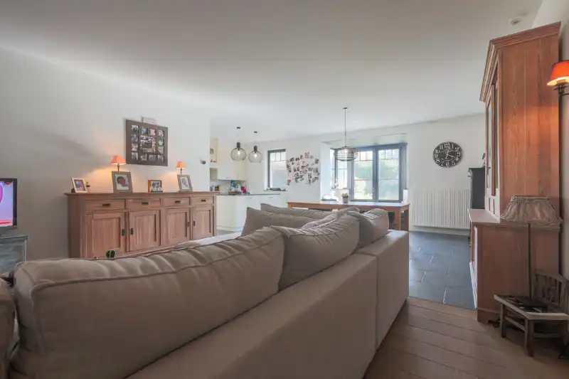 Verder af te werken, doch onmiddellijk bewoonbare ruime woning (399m²)  met 4 slpks (meer mogelijk), tuin, garage ....ENERGIELABEL C... foto 2
