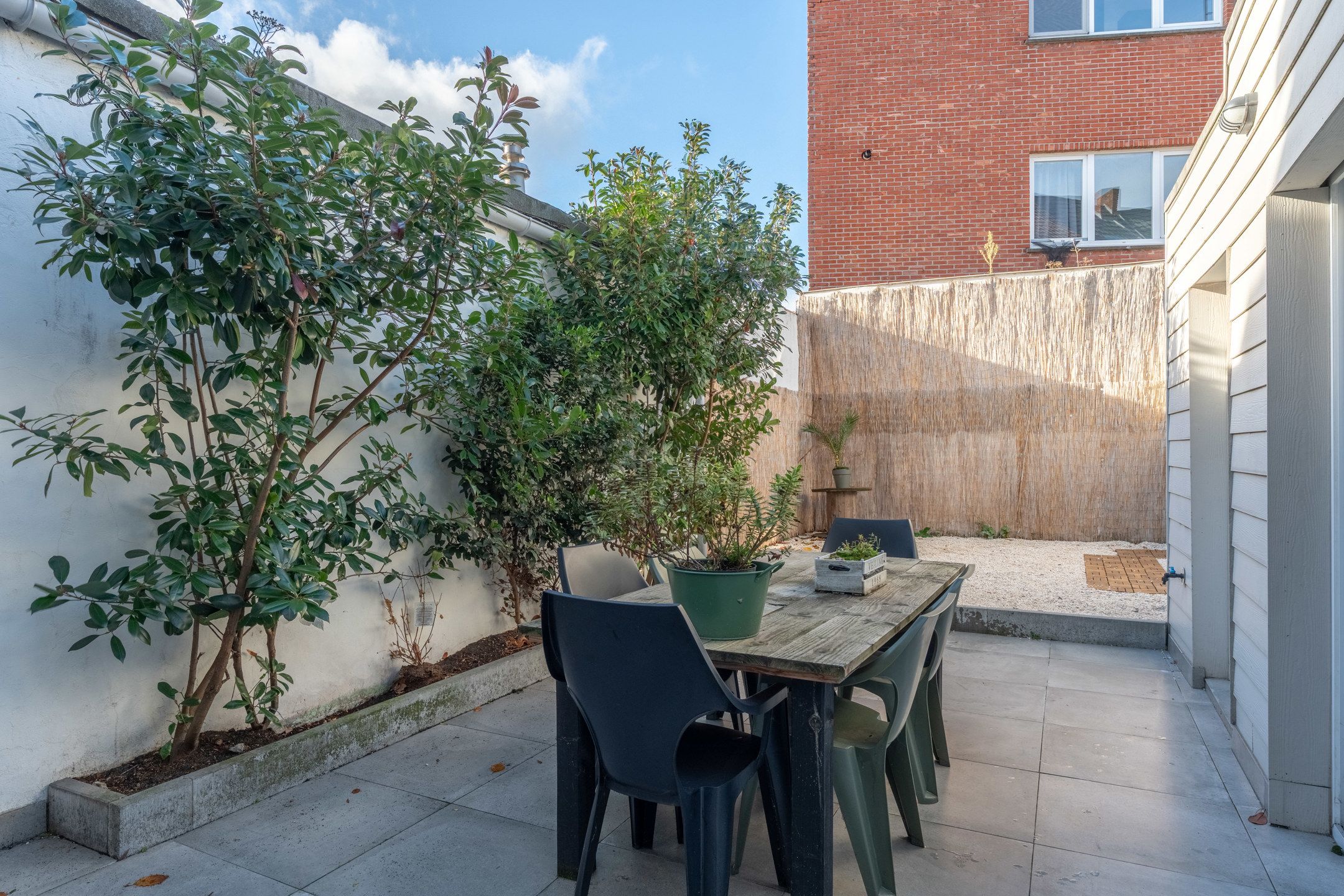 Recent gerenoveerde woning met 4 slpks en zij-ingang! foto 25