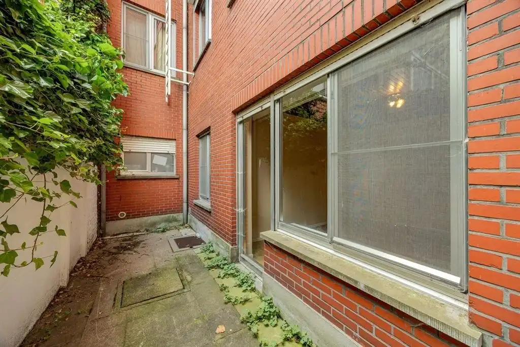 Instapklaar gelijkvloersappartement met stadskoer foto 9