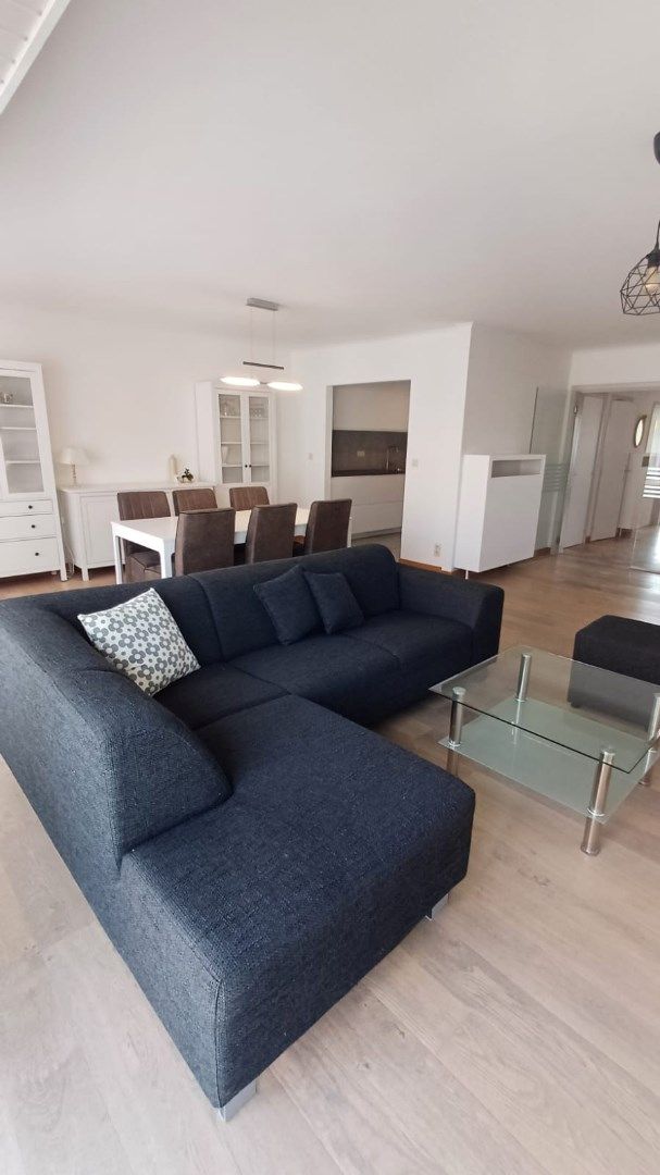 Ruim en zonnig appartement met 2 slaapkamers foto 2