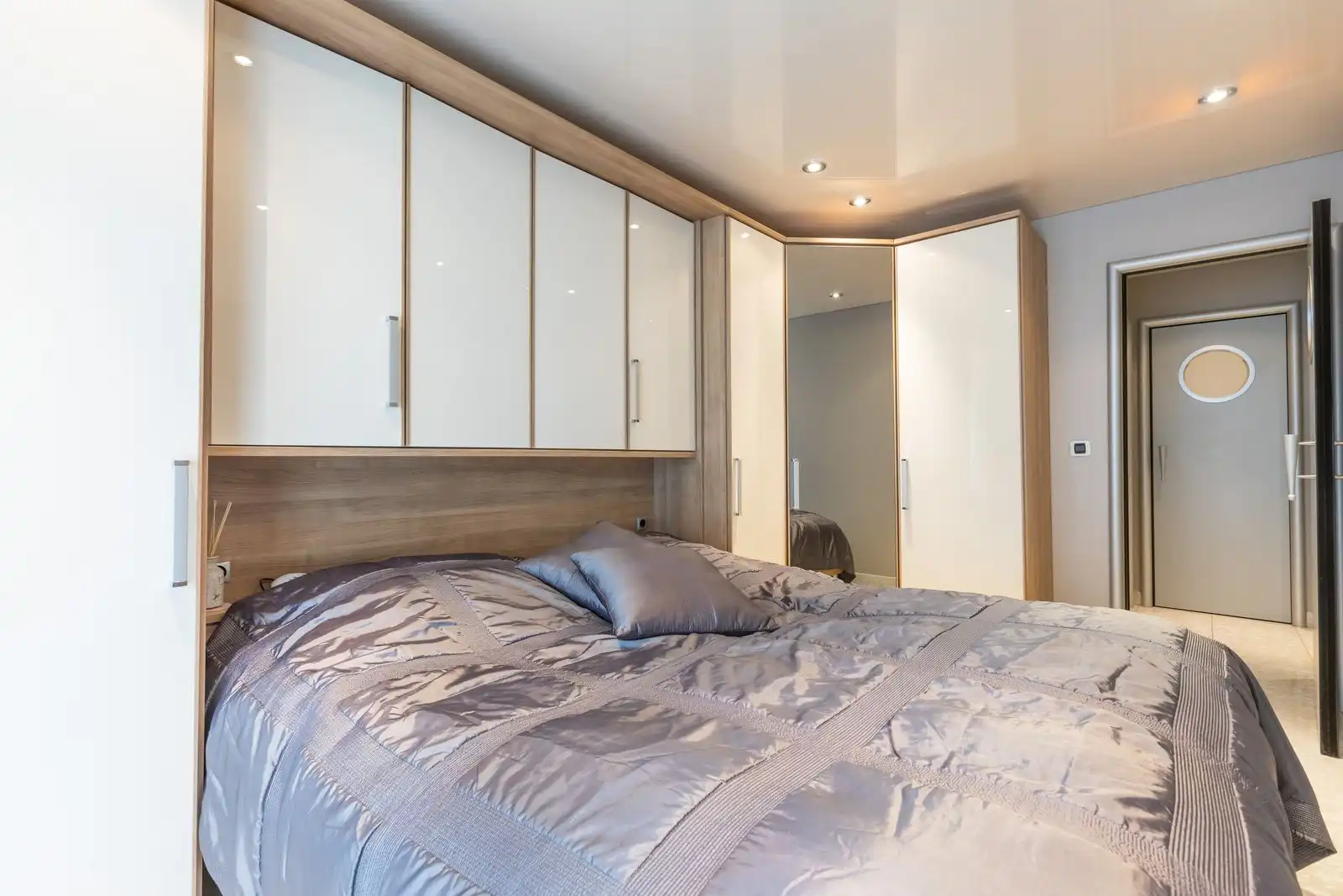 Instapklaar en gemeubeld appartement met 2 slpk op topligging aan het Wapenplein foto 15
