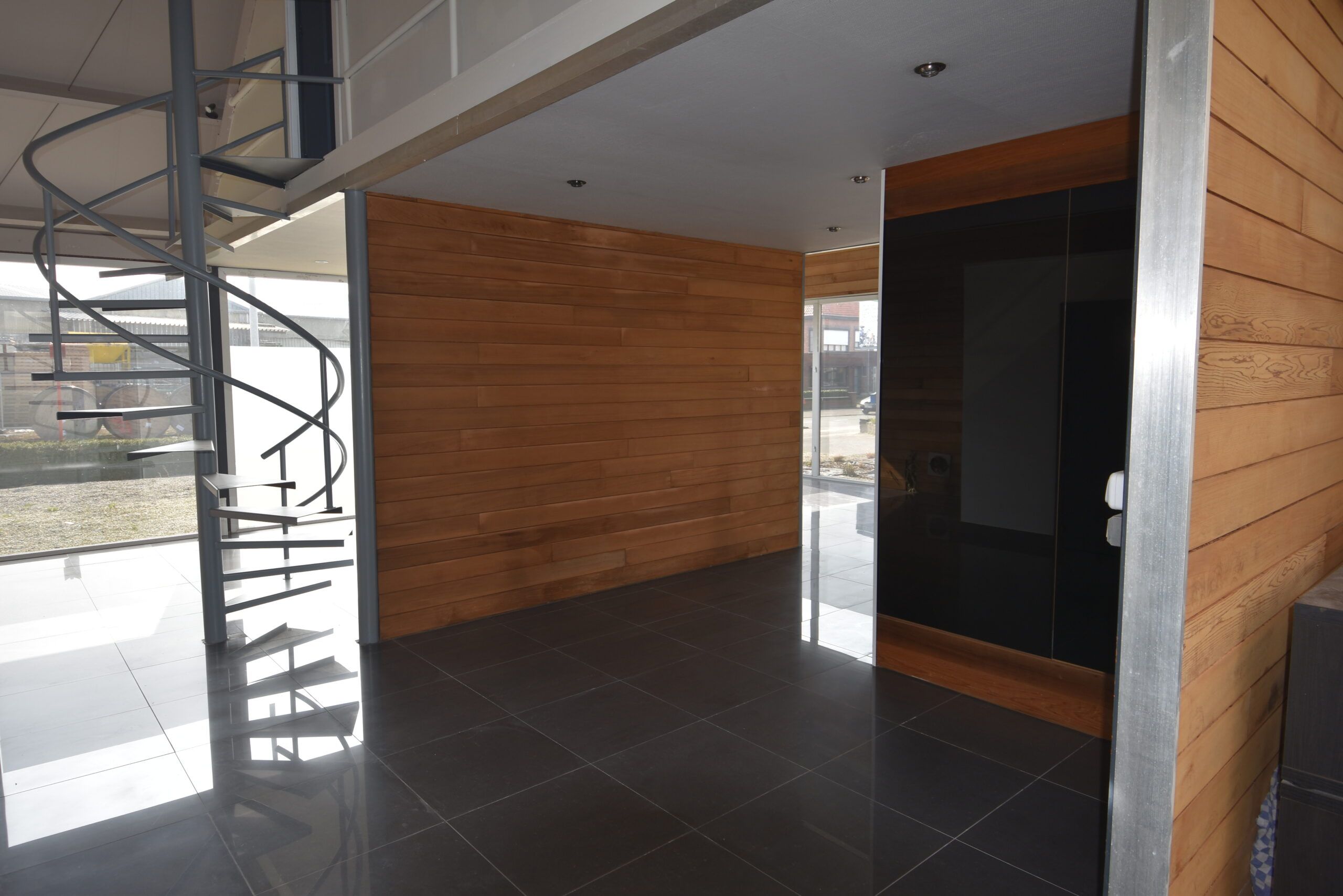 Winkelruimte/Showroom met bureel aan de rand van Sint-Niklaas foto 2