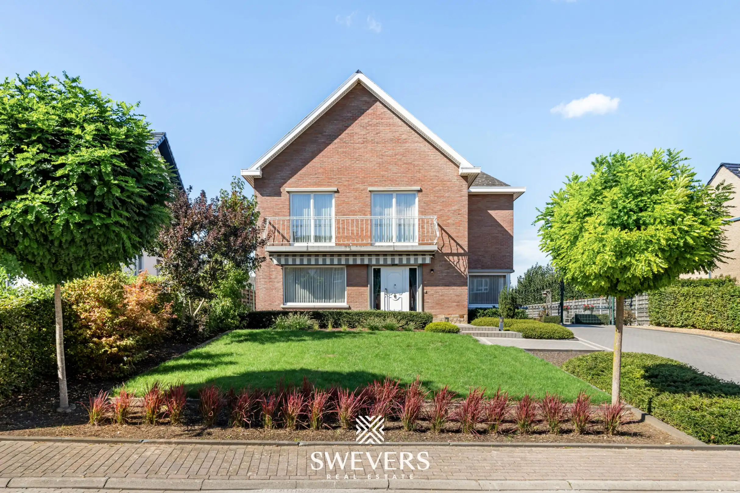 Royale kangoeroewoning met zwembad en dubbele garage foto {{pictureIndex}}