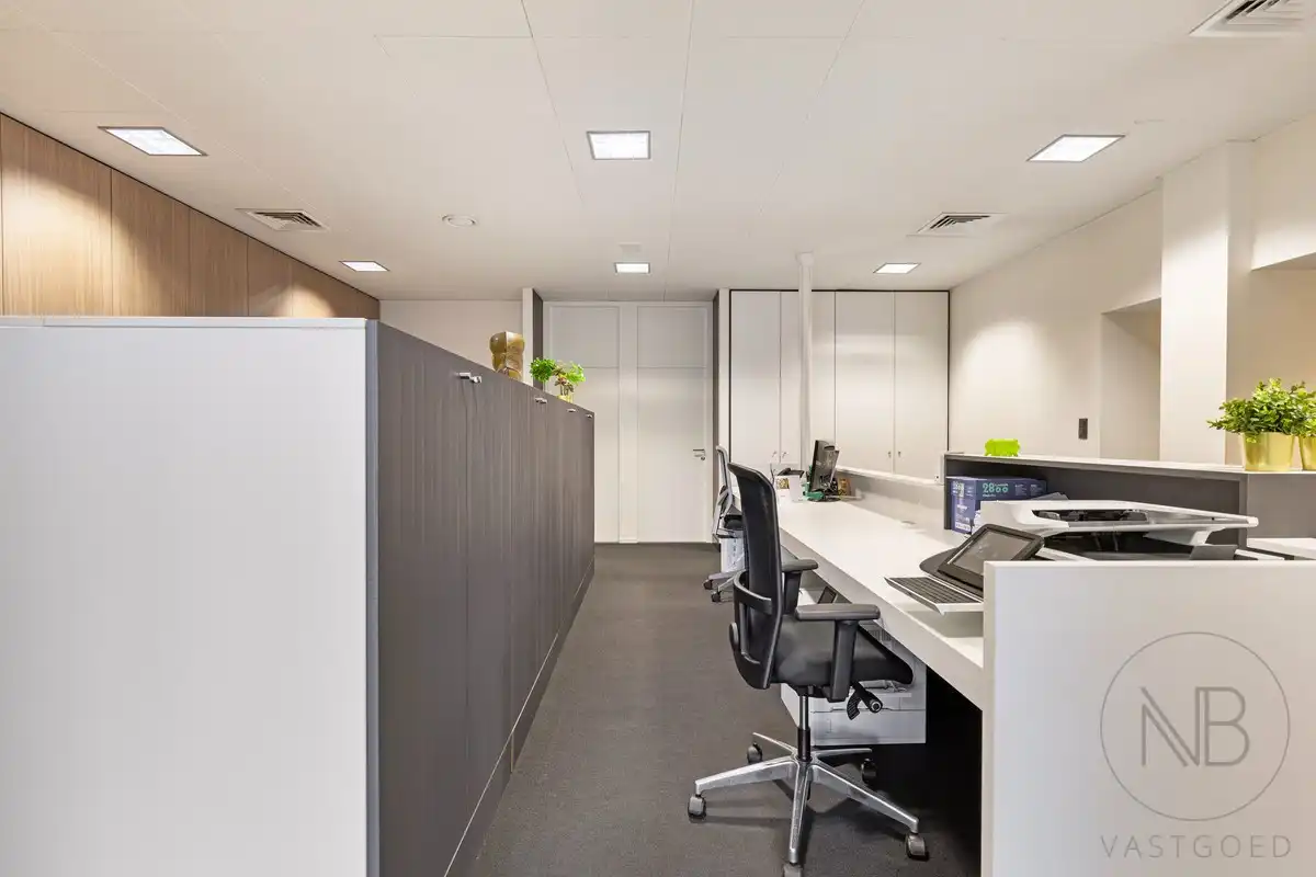 Instapklare en goed gelegen kantoorruimte foto 27