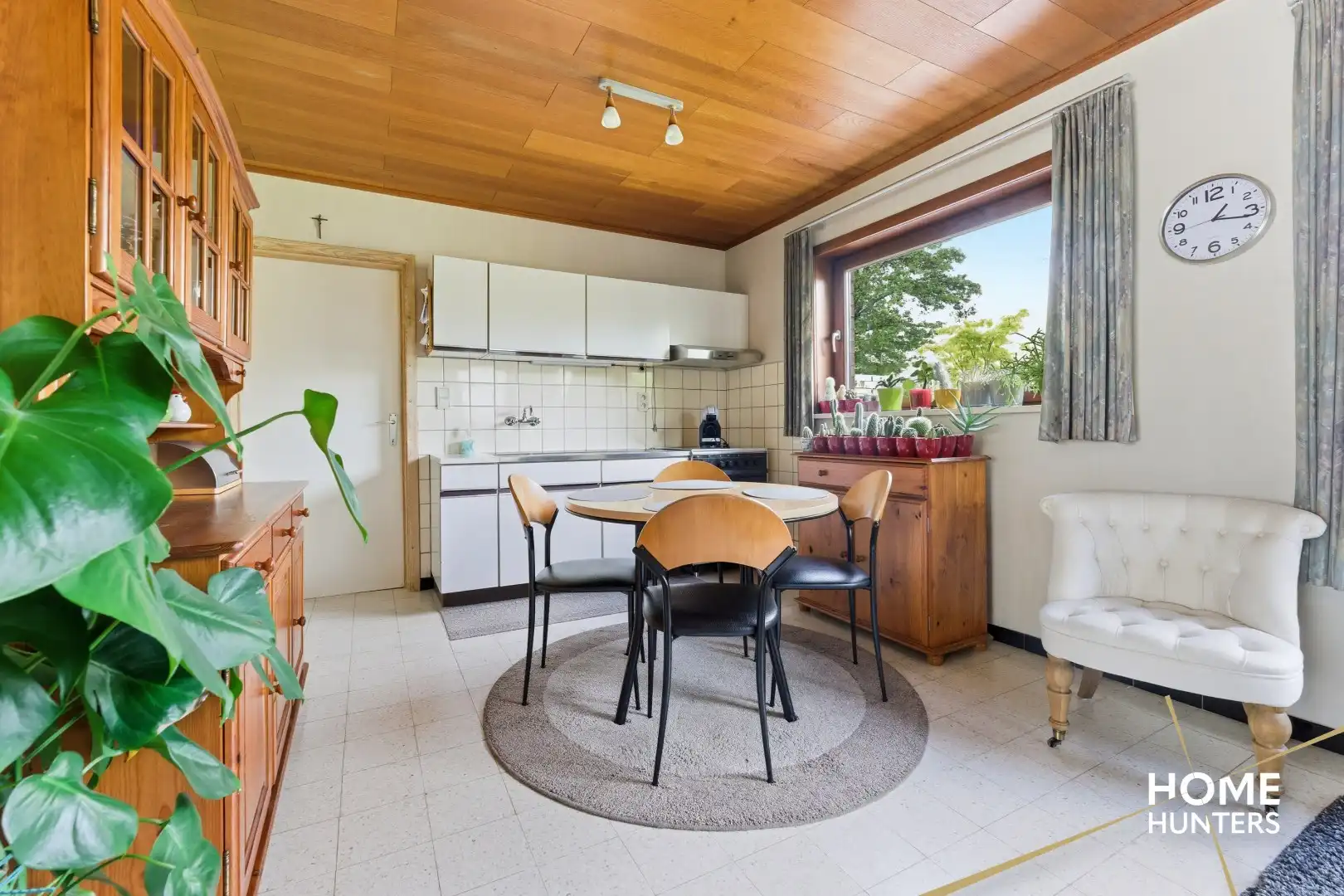 Ruim wonen in alle rust: halfopen woning met 4 slaapkamers in Ieper foto 4