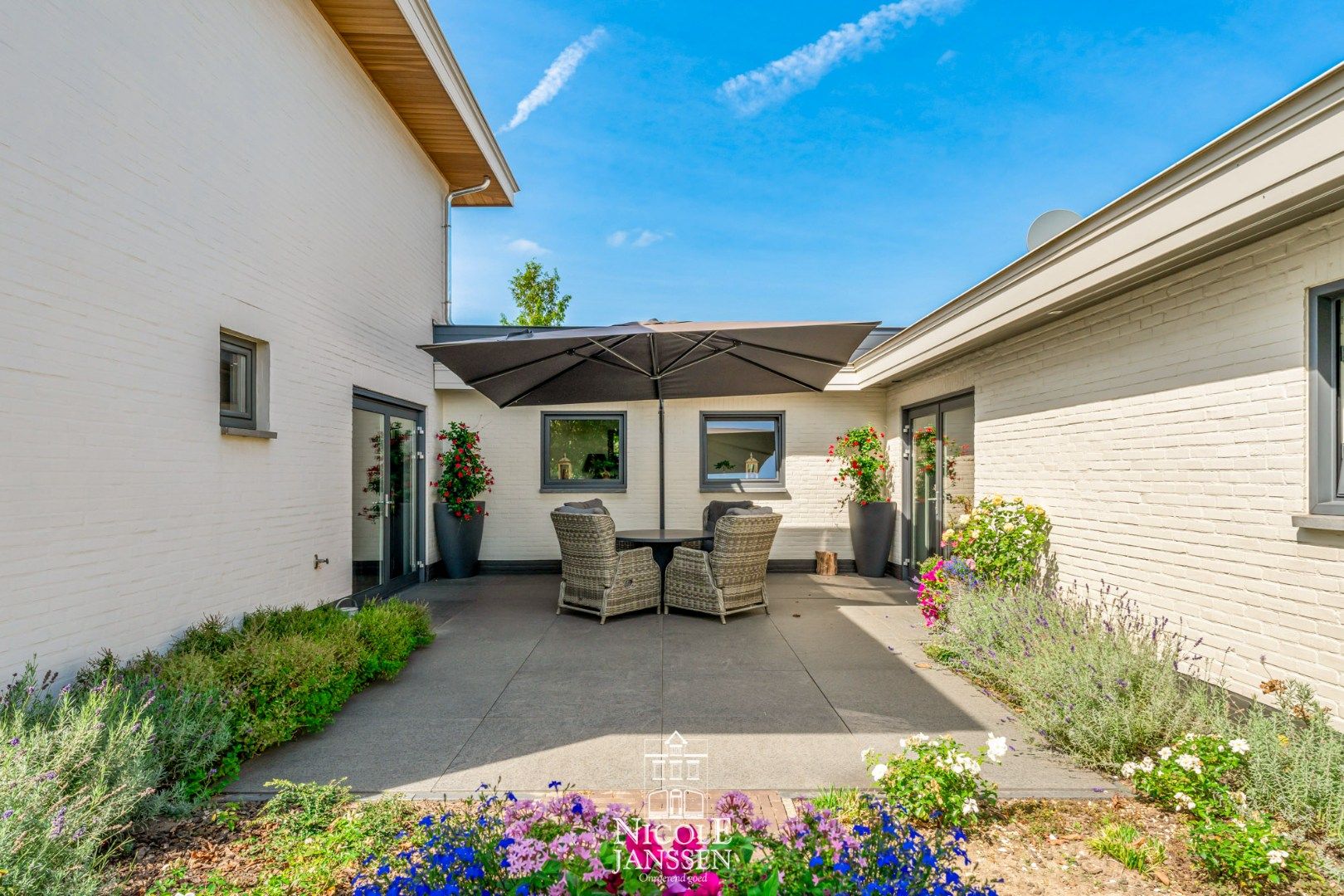 Moderne riante woning met paardenstallen en uitgestrekte weiden foto 41