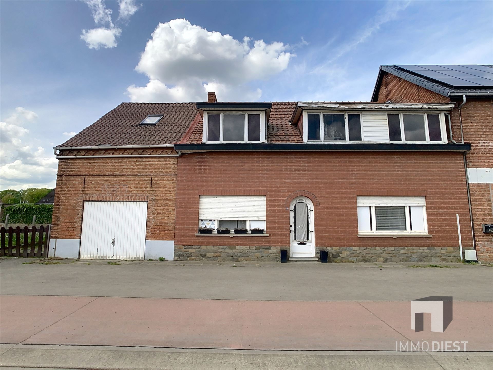 Hoofdfoto van de publicatie: 2 te renoveren woningen
