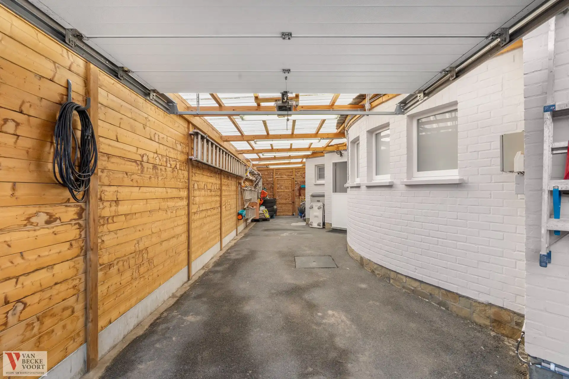 Handelshuis aan invalsweg Oostende foto 26