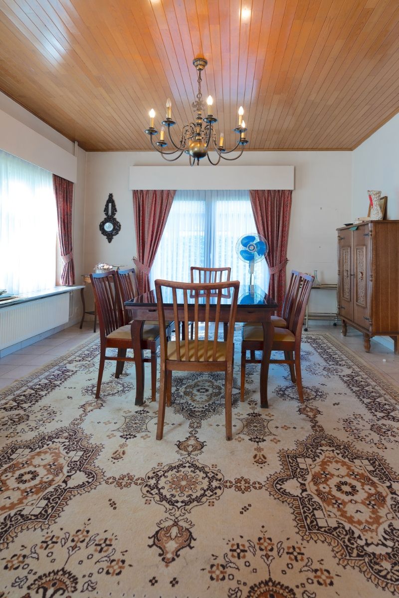 Op te frissen / te renoveren woning met tuin in residentiële buurt foto 7