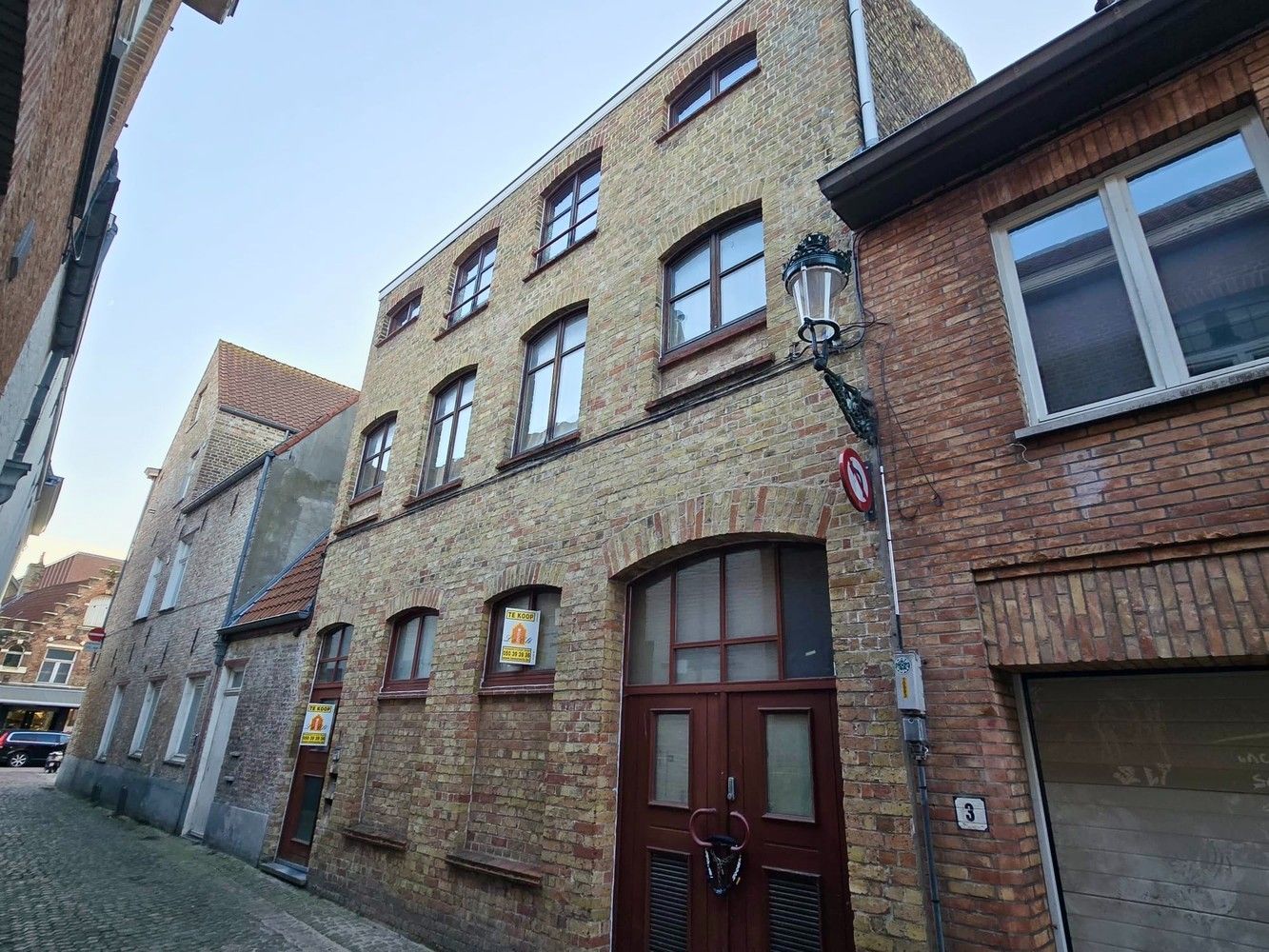 Brugge centrum, OPBRENGSTEIGENDOM bestaande uit  een MAGAZIJN op het gelijkvloers,  een STUDIO op de 1é Verd,  DUPLEX  LOFT STUDIO ONDER HET DAK ALLES VERHUURD MOOIE OPBRENGST foto 12