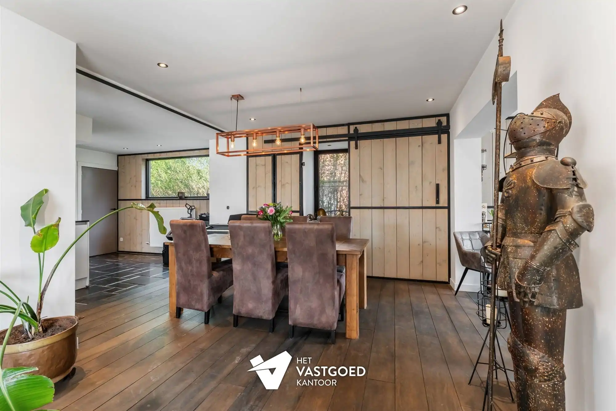 STIJLVOLLE GERENOVEERDE WONING GELEGEN OP EEN MOOI UITGESTREKT PERCEEL VAN 11A 64CA TE BEVERLO foto 5