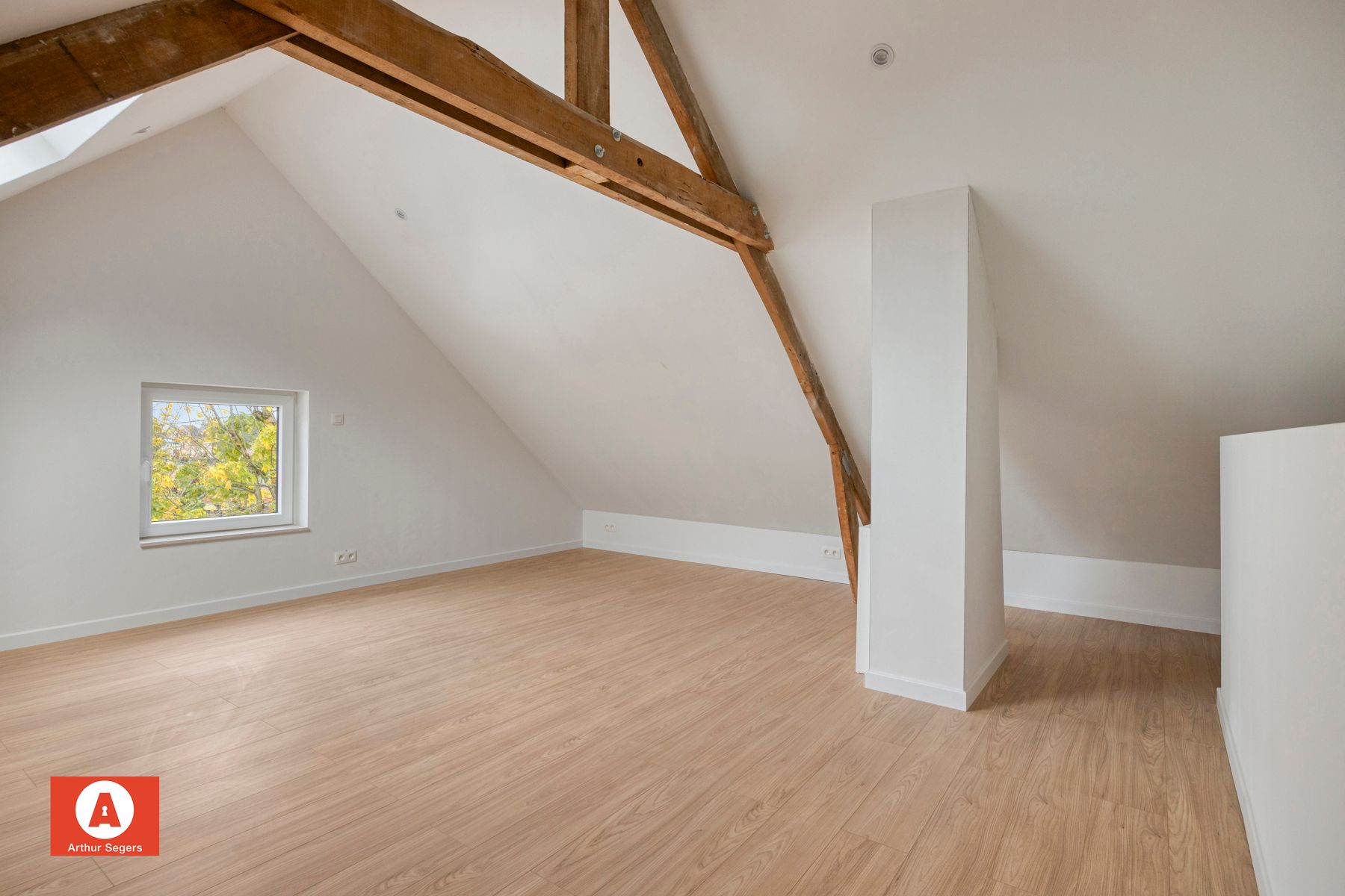 Totaal gerenoveerde woning met A-label foto 19