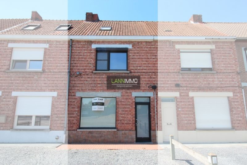 Huis met 3 slaapkamers en tuin nabij centrum Deinze foto {{pictureIndex}}
