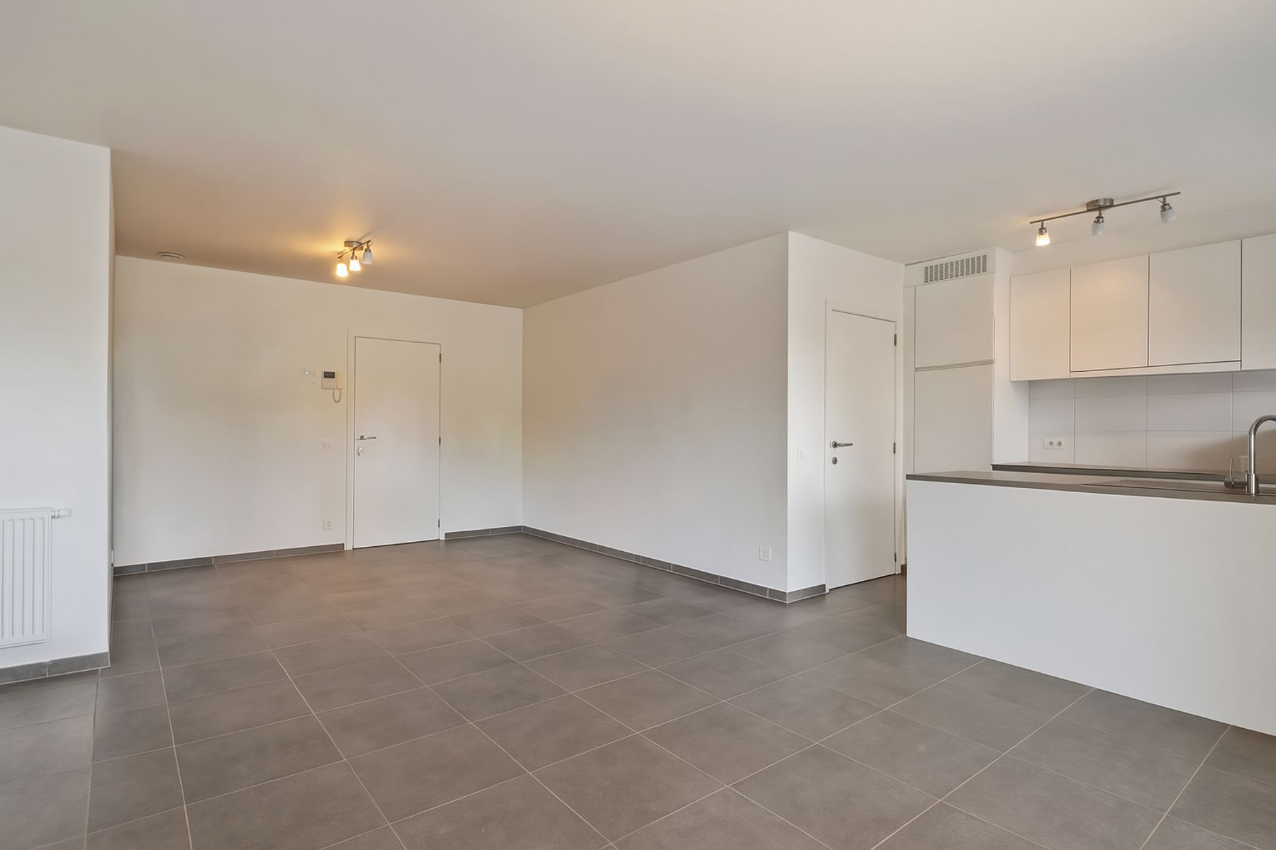 Lichtrijk gelijkvloers appartement in centrum Loppem foto 4