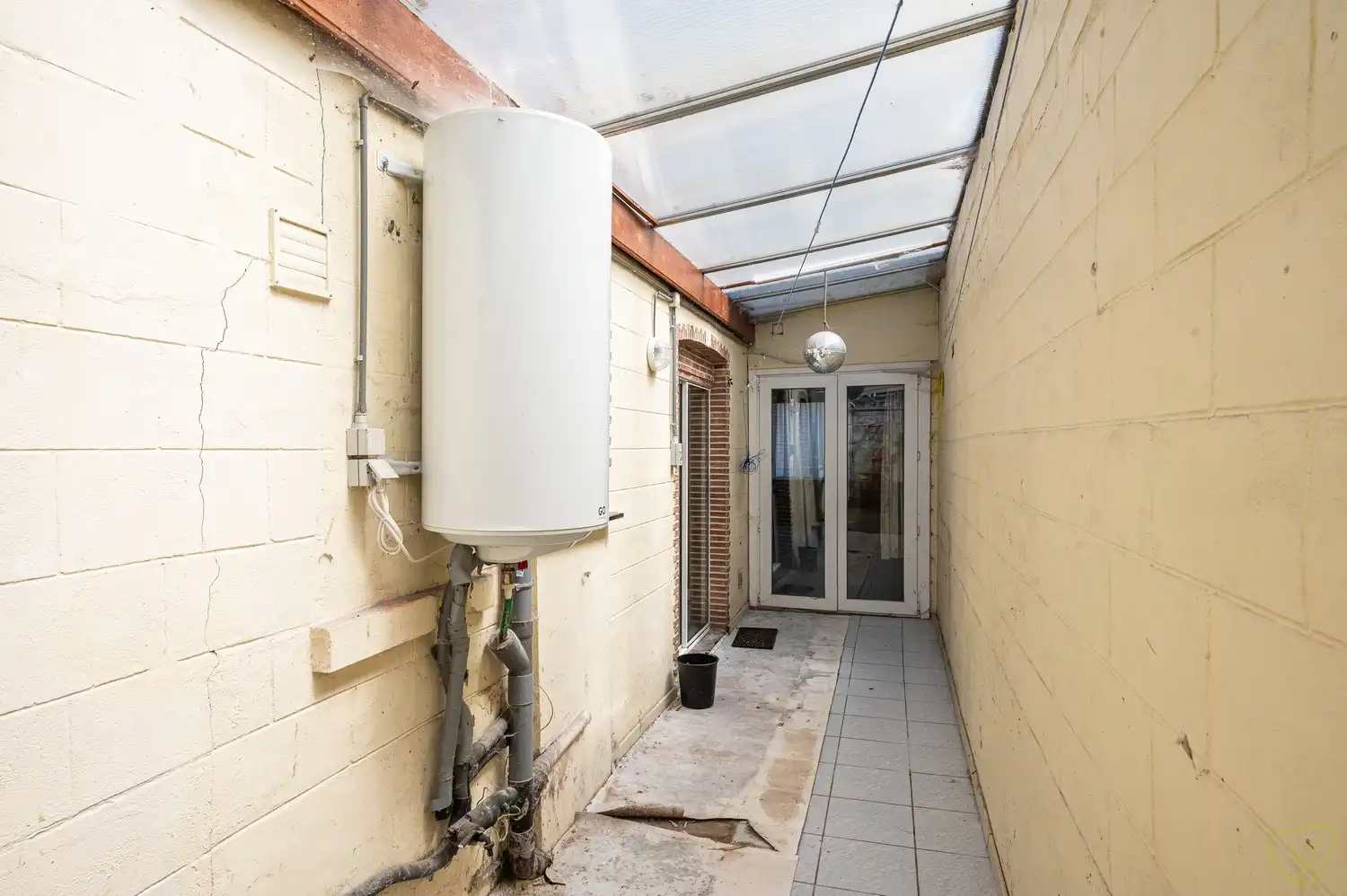 Ruime woning met potentieel en gunstige ligging te Eeklo foto 12