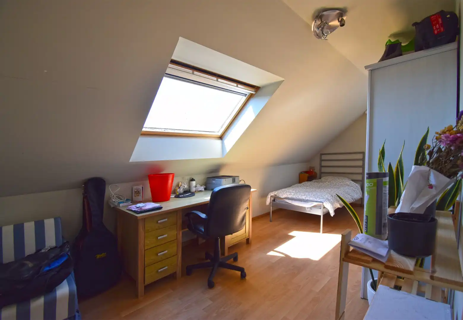 RESIDENTIEEL GELEGEN VILLA MET RUIME TUIN EN OPRIT  foto 12