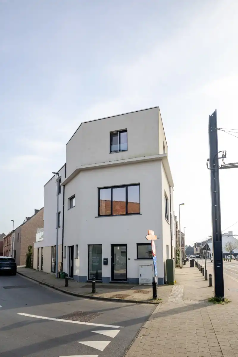 Gerenoveerde woning voor combinatie wonen/werken foto 18