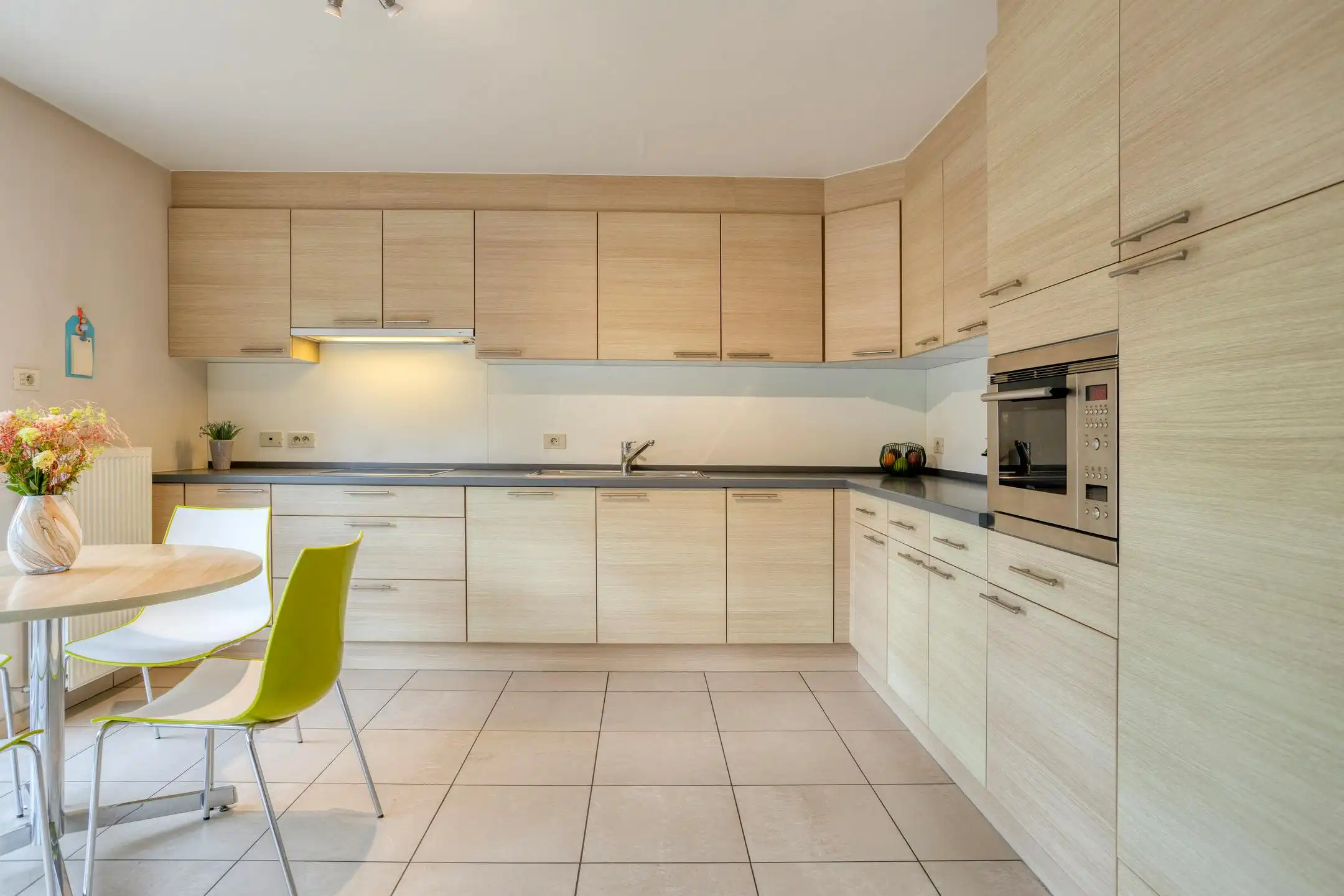 Lichtrijk 2-slaapkamer appartement met garage te koop in Kuurne! foto 8