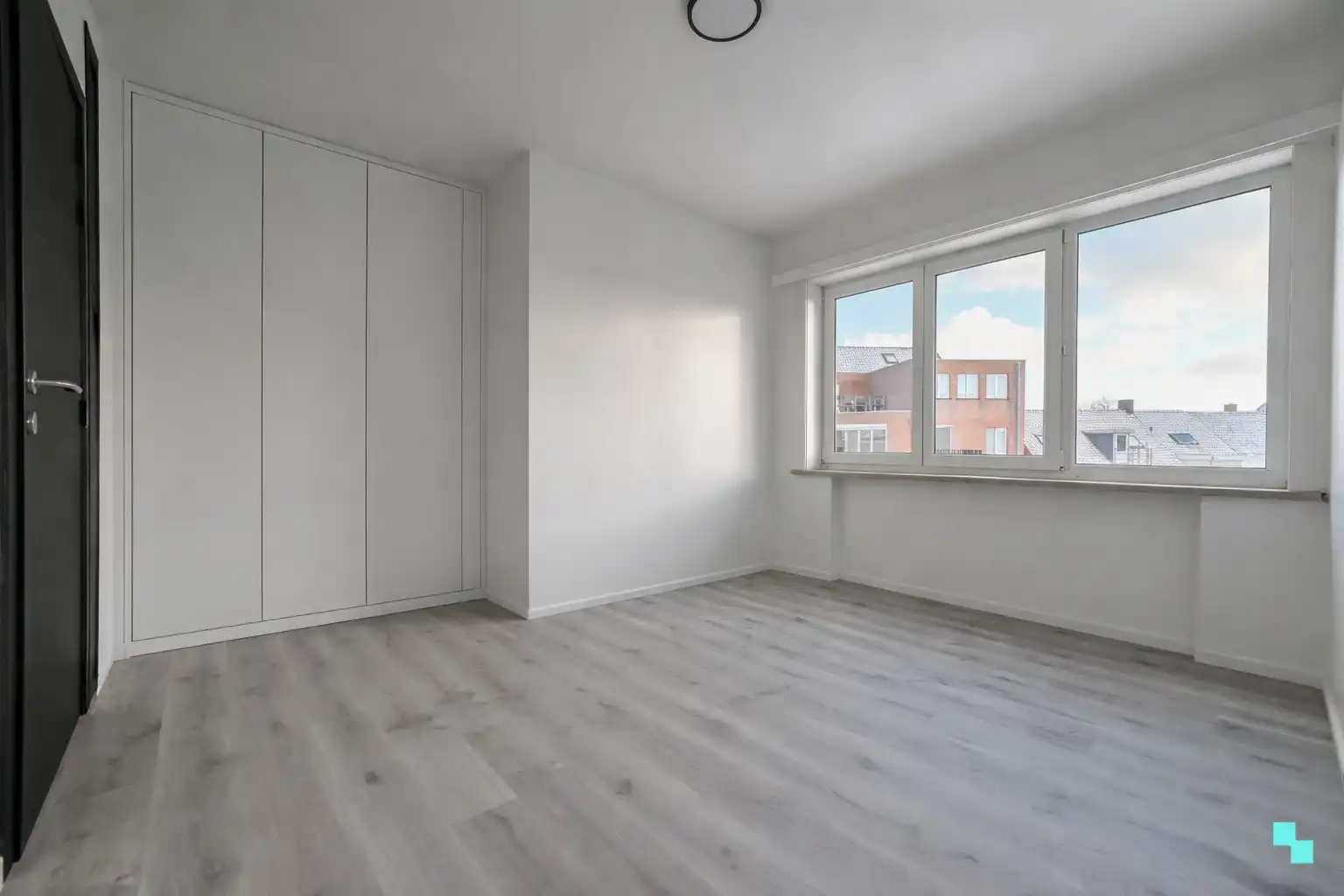 Gerenoveerd appartement met twee slaapkamers in centrum Tielt foto 19