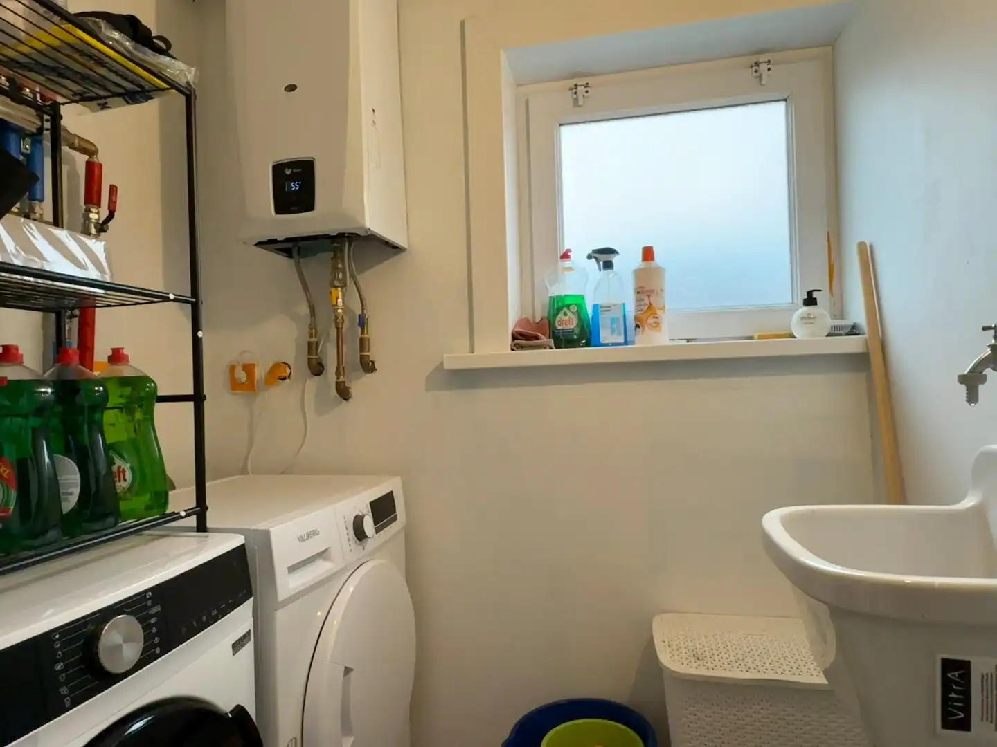 Stevige woning te koop met betonstructuur in Kuurne, waarvan het eerste verdiep al volledig gerenoveerd is.  foto 8