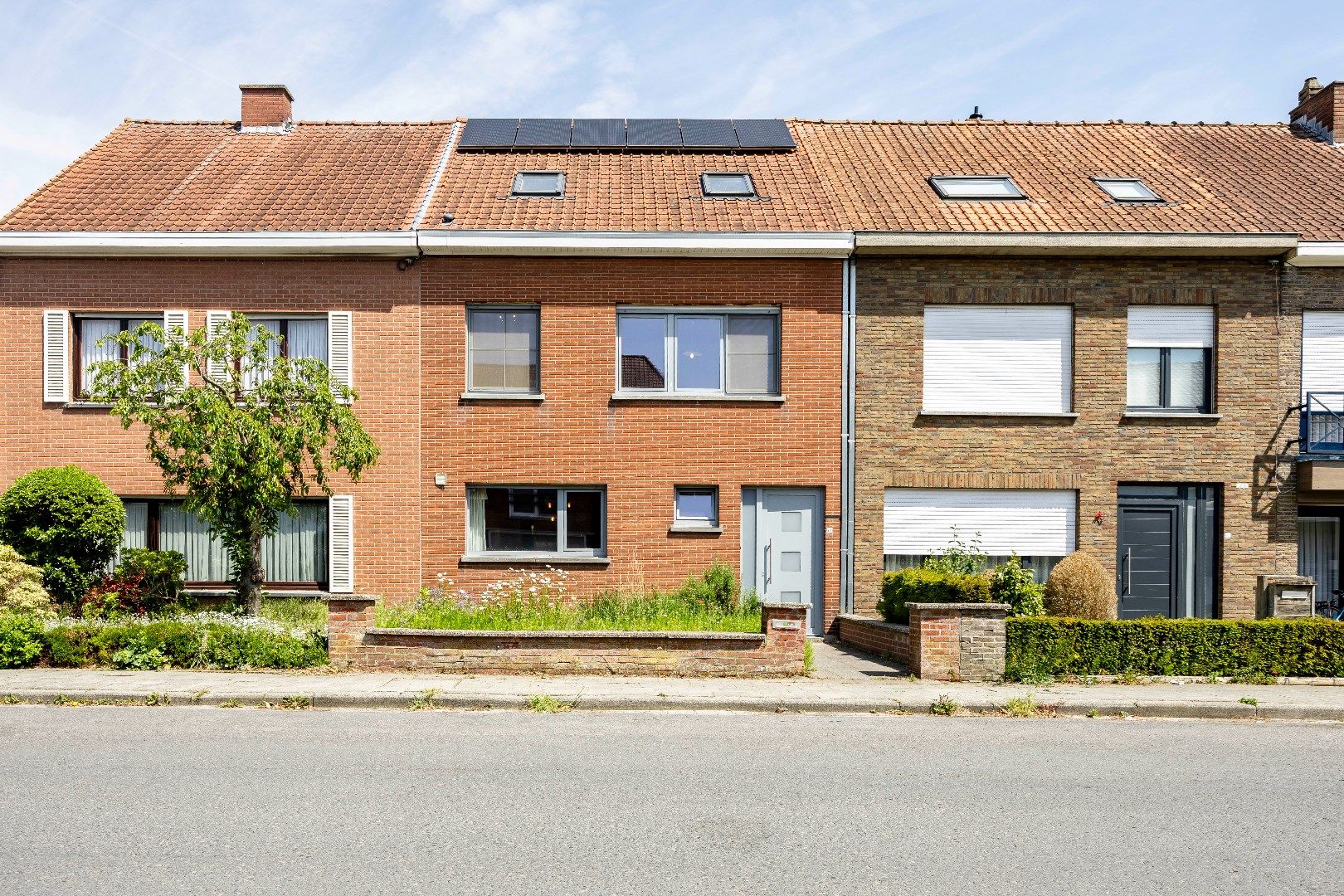 KLOEKE WONING MET 3 SLAAPKAMERS EN TUIN foto {{pictureIndex}}