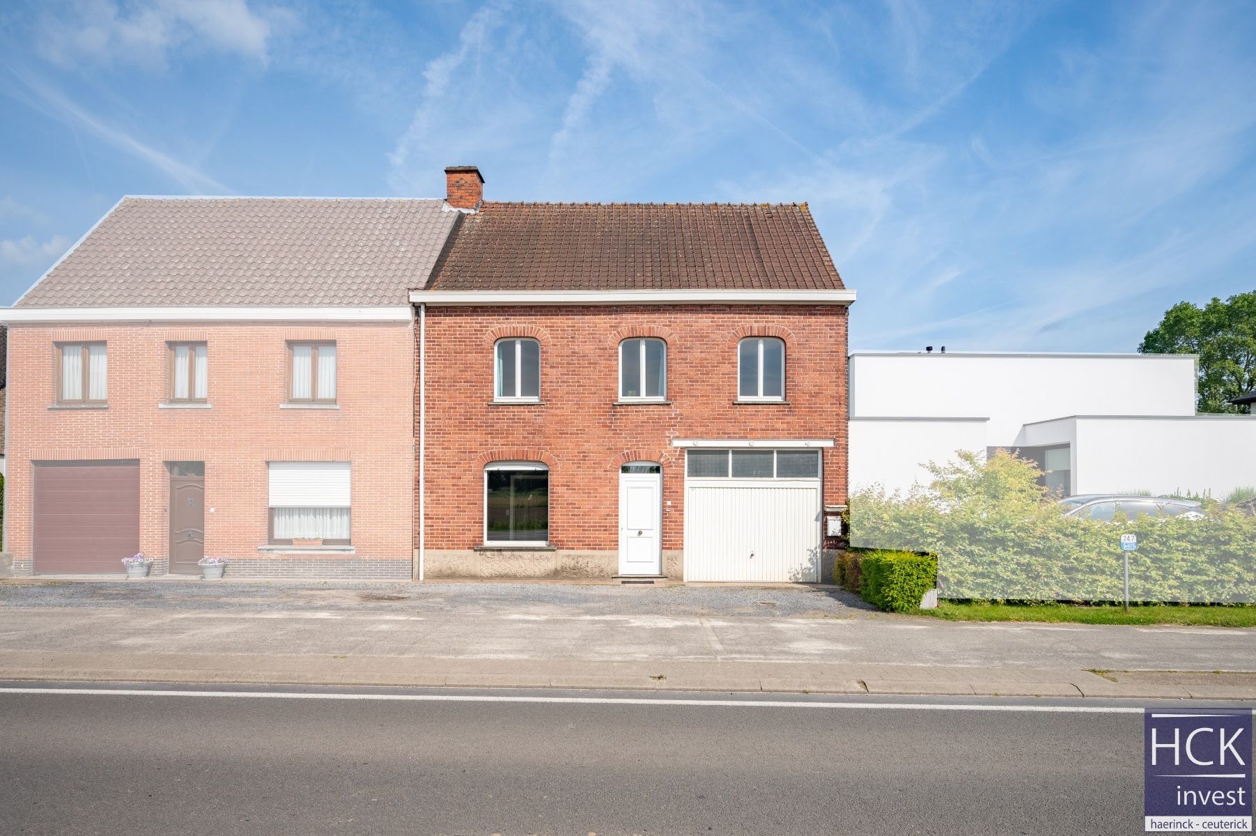 KRUISHOUTEM - Karaktervolle en ruime woning op 690 m² vlakbij centrum! foto 1