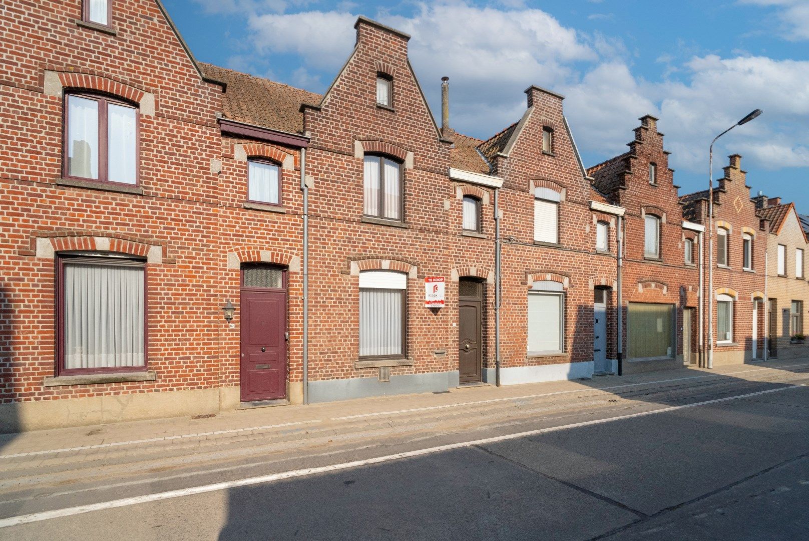 TE RENOVEREN GEZINSWONING MET TUIN EN GARAGE foto 1