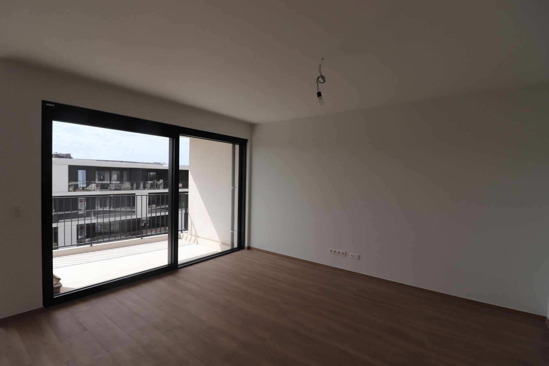 Prachtig nieuwbouwappartement op de bovenste verdieping rechts met 2 terrassen, autostaanplaats en berging. foto 2