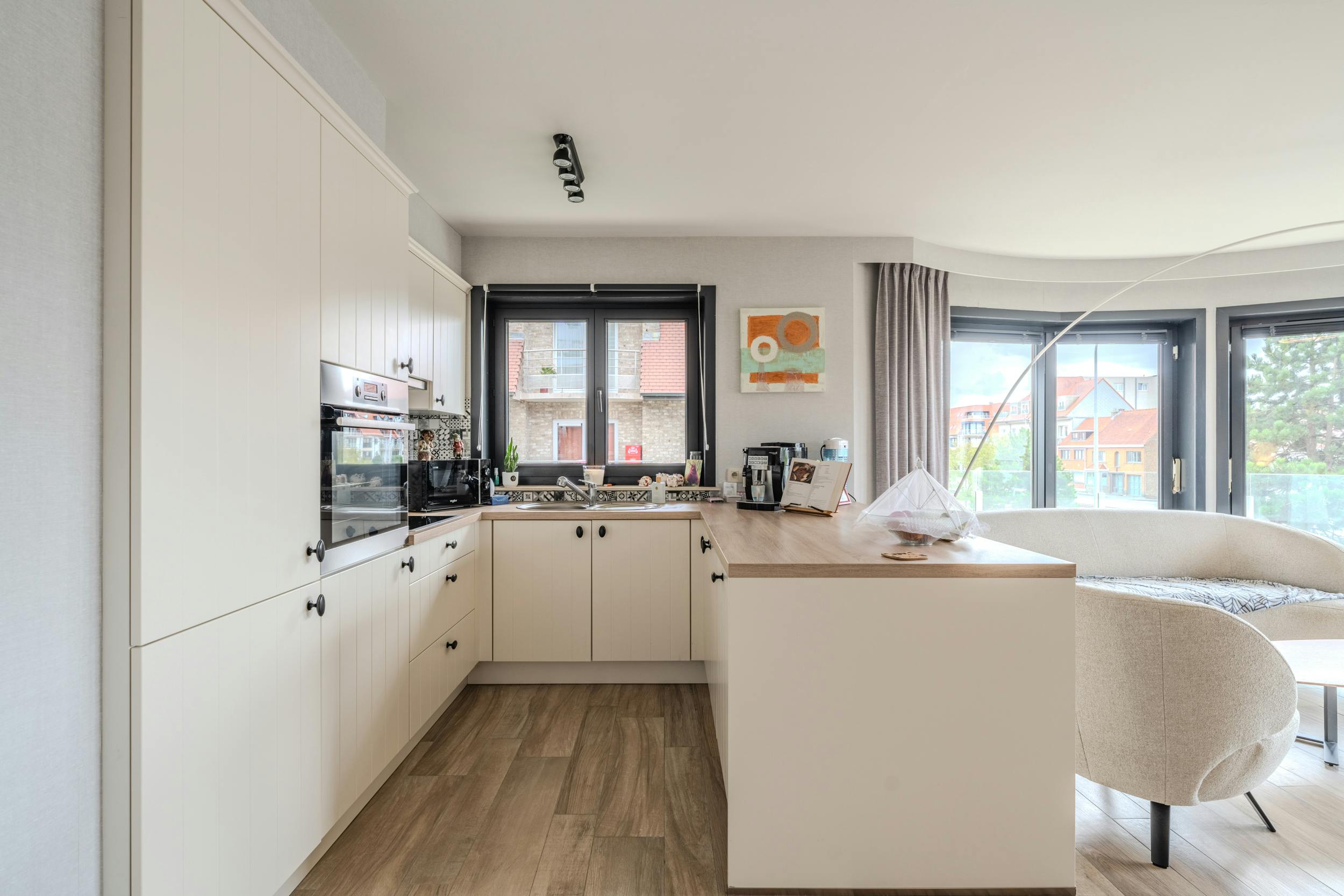 Lichtrijk hoekappartement met 2 slaapkamers en terras foto 4