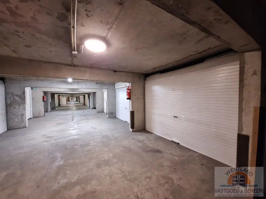 Ruime garagebox met elektriciteit foto 2